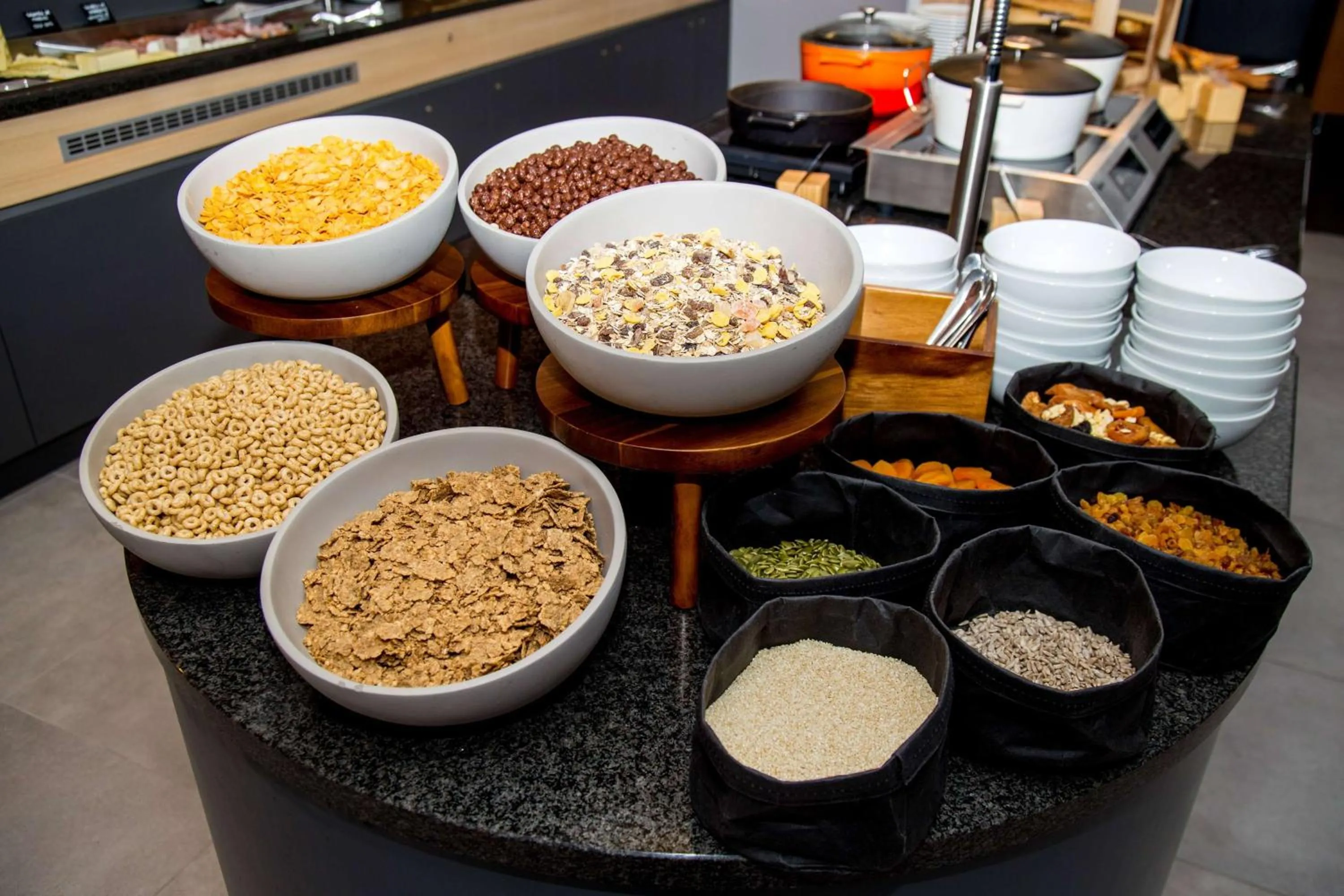 Restaurant/places to eat in Vienna House Easy by Wyndham Bucharest Airport