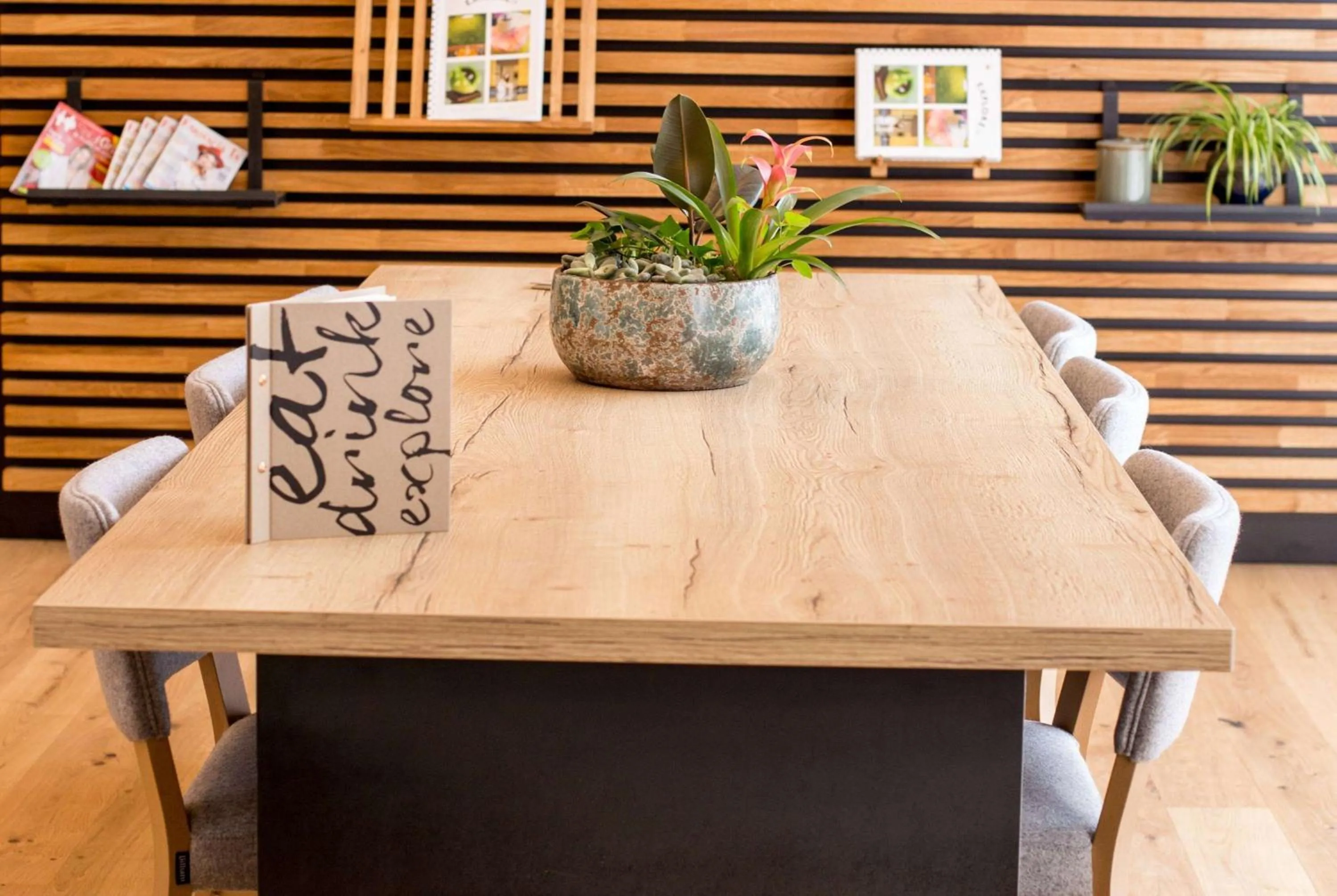 Lobby or reception in Vienna House Easy by Wyndham Bucharest Airport