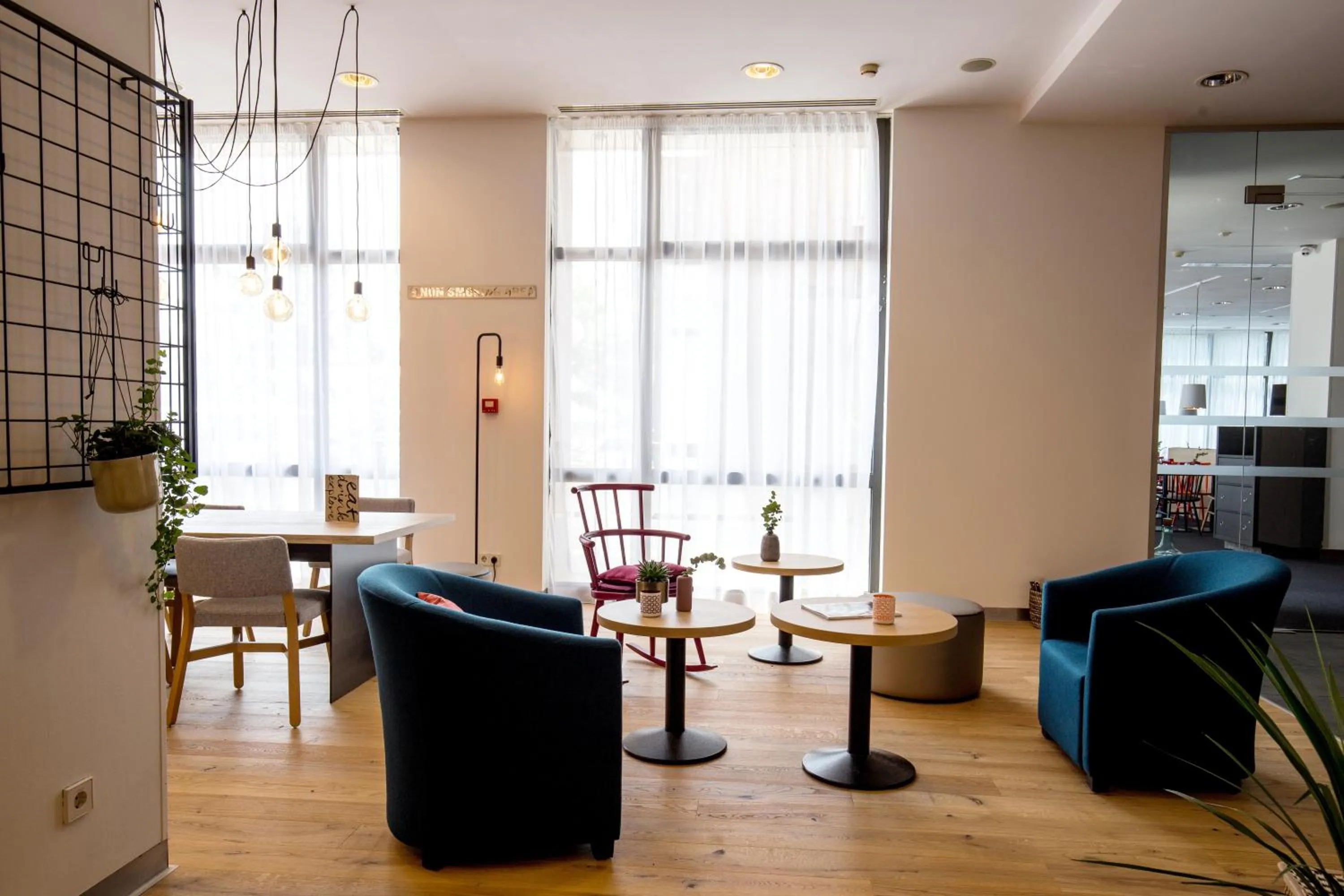 Lobby or reception in Vienna House Easy by Wyndham Bucharest Airport