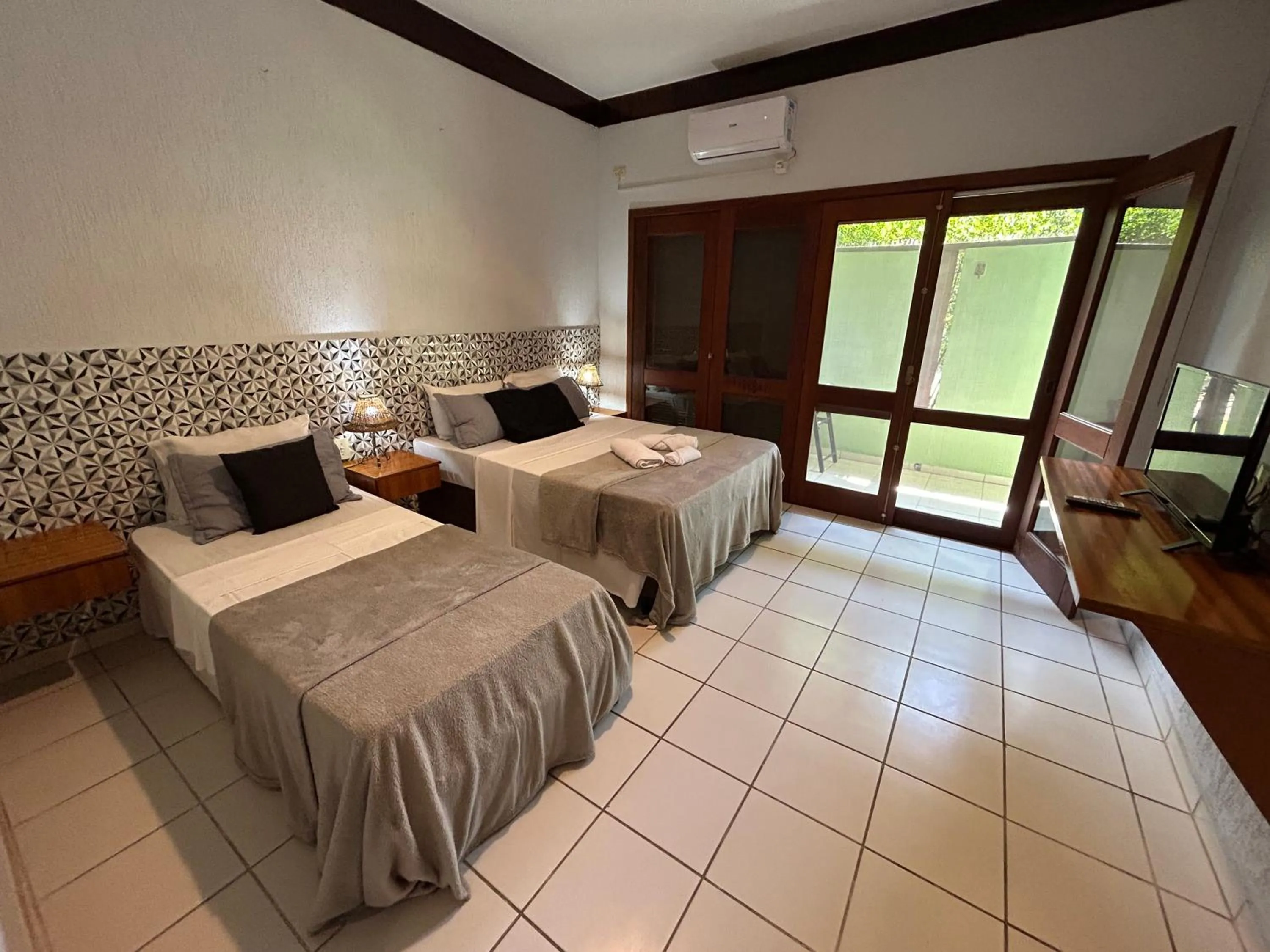 Photo of the whole room, Bed in Recanto Verde Praia Hotel Juquehy