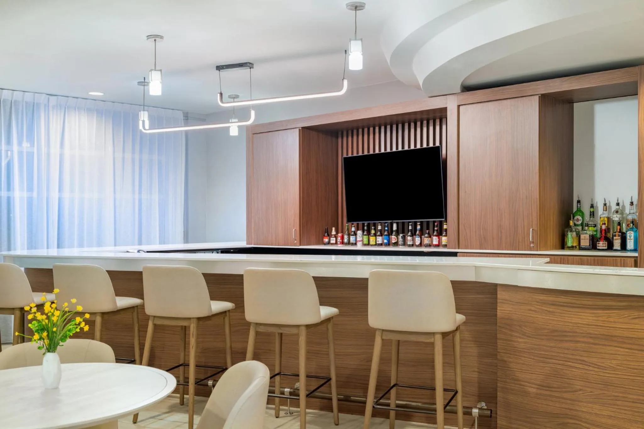 Lounge or bar in Holiday Inn Boise Airport by IHG
