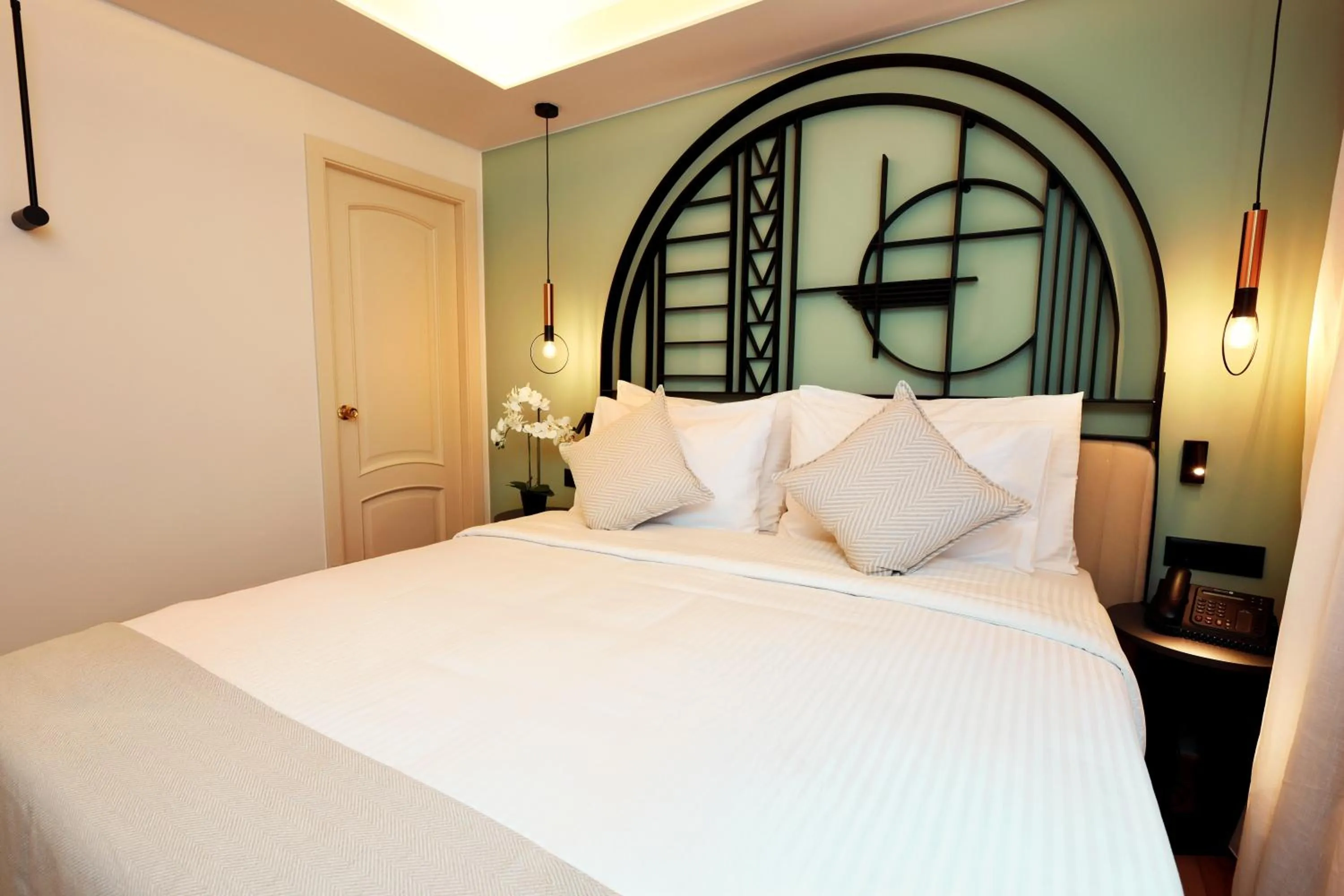 Bed in Zeus Essence Bucharest Opera