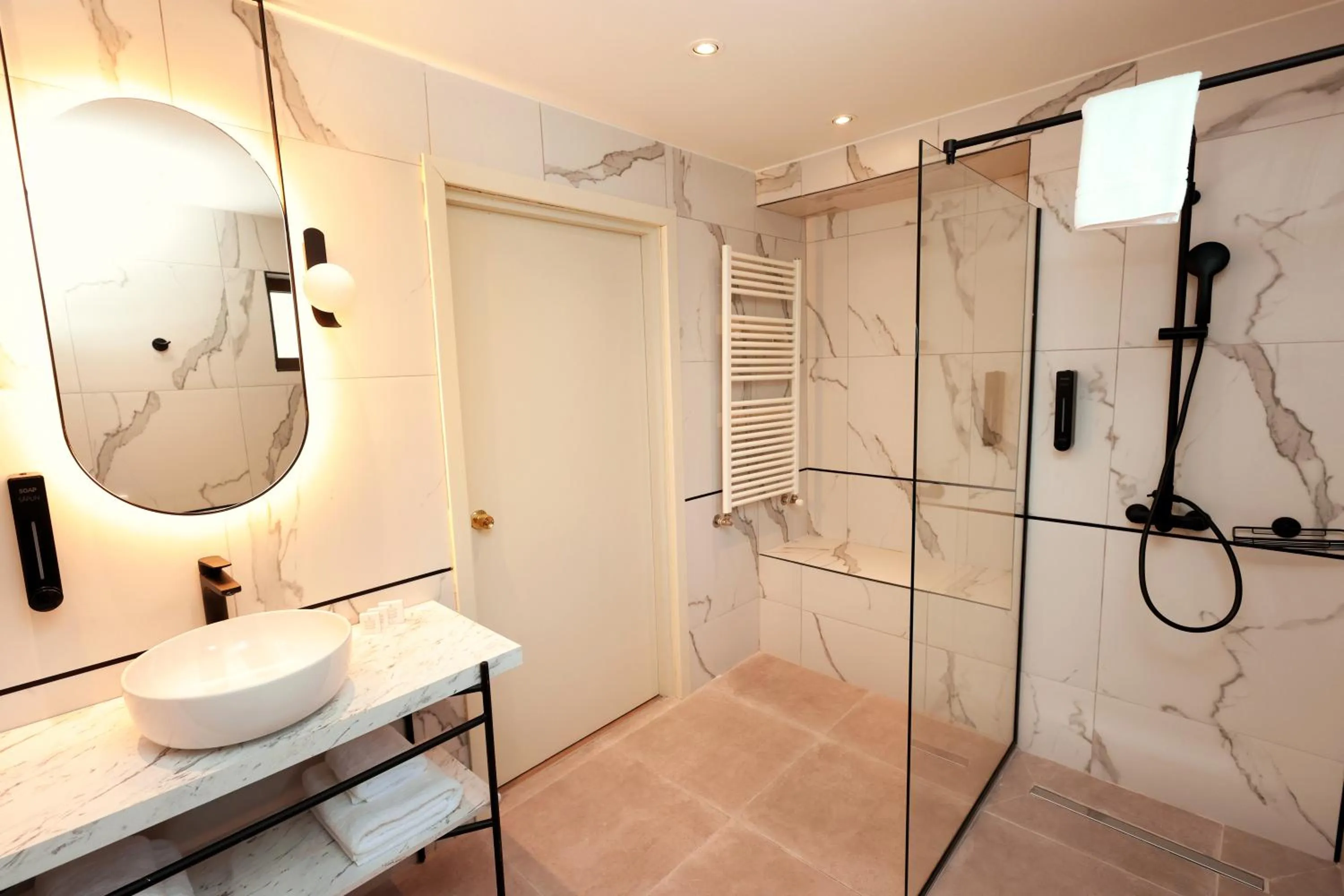 Zeus Essence Bucharest Opera