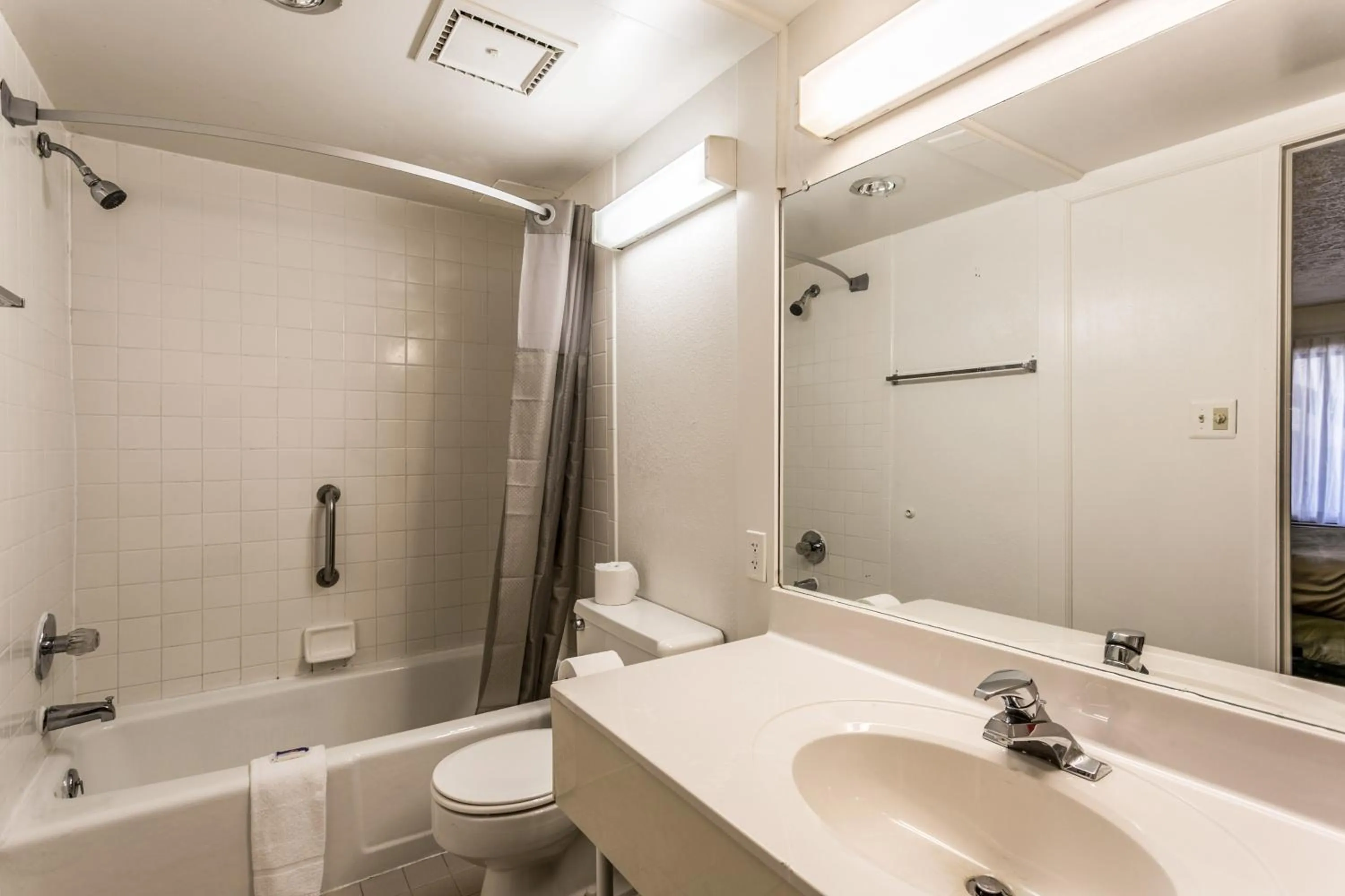 Bathroom in Americas Best Value Inn Edgewood, MD