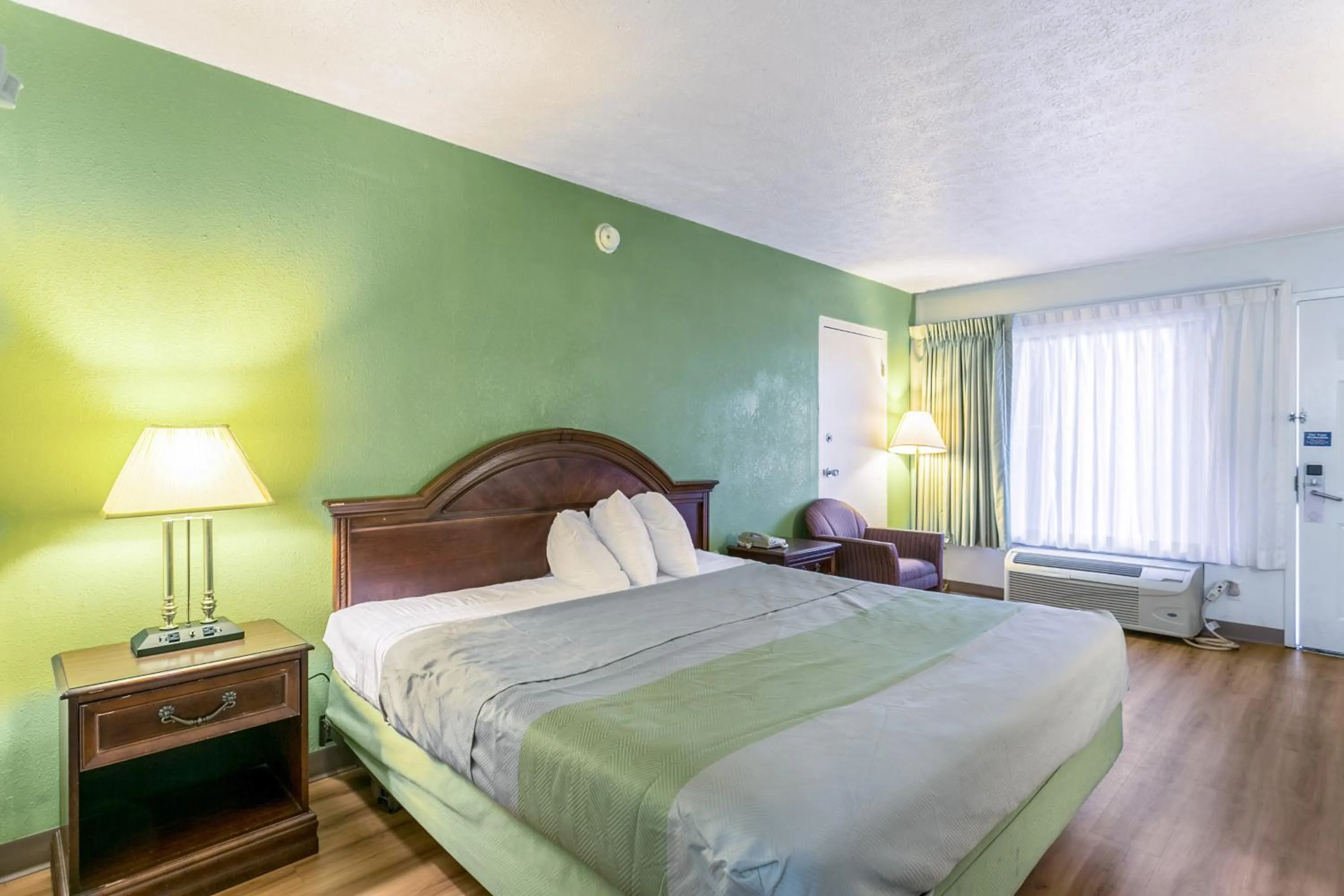 Bedroom, Bed in Americas Best Value Inn Edgewood, MD