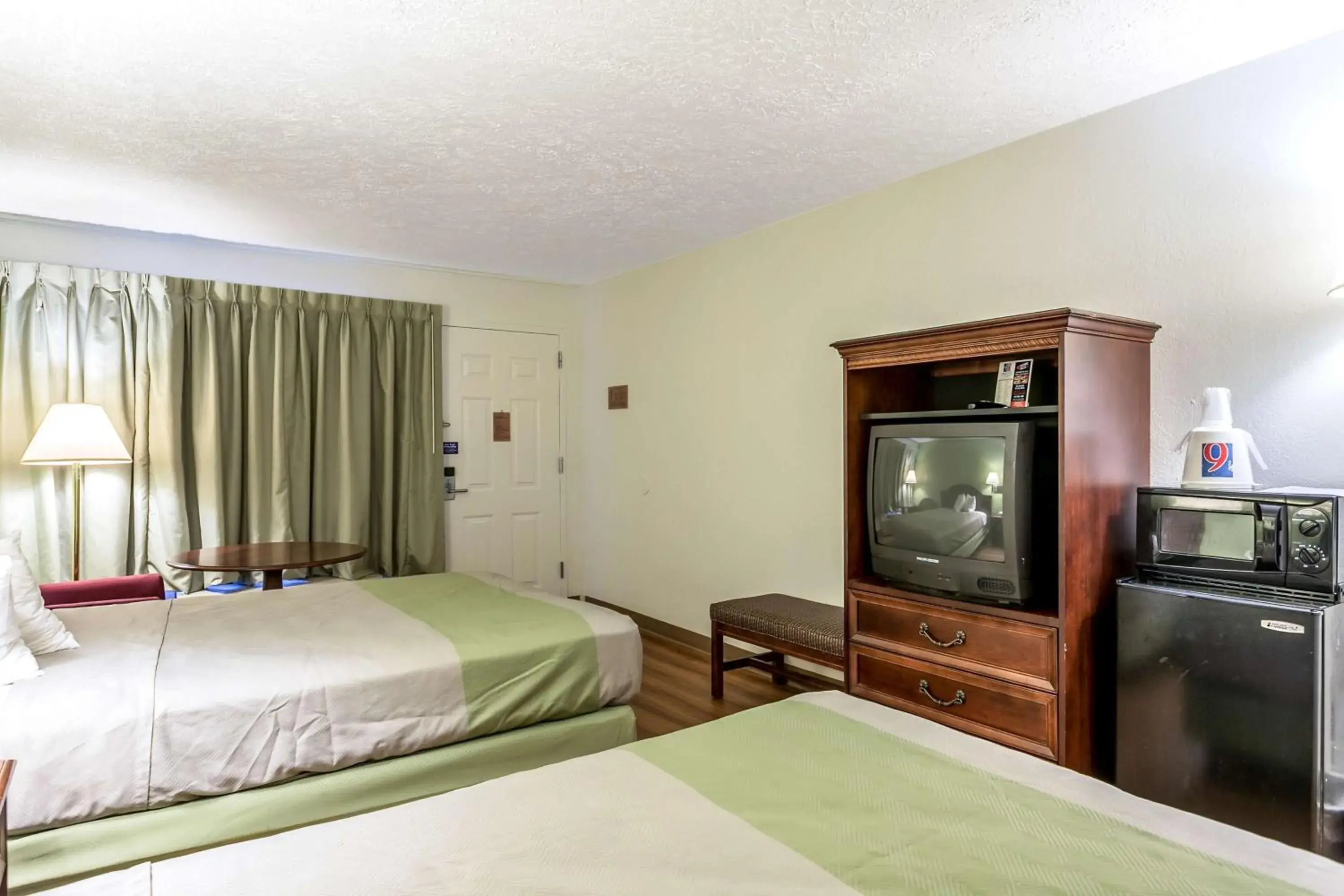 2 Double Beds Non-Smoking in Americas Best Value Inn Edgewood, MD 2 Double Beds Non-Smoking in Americas Best Value Inn Edgewood, MD