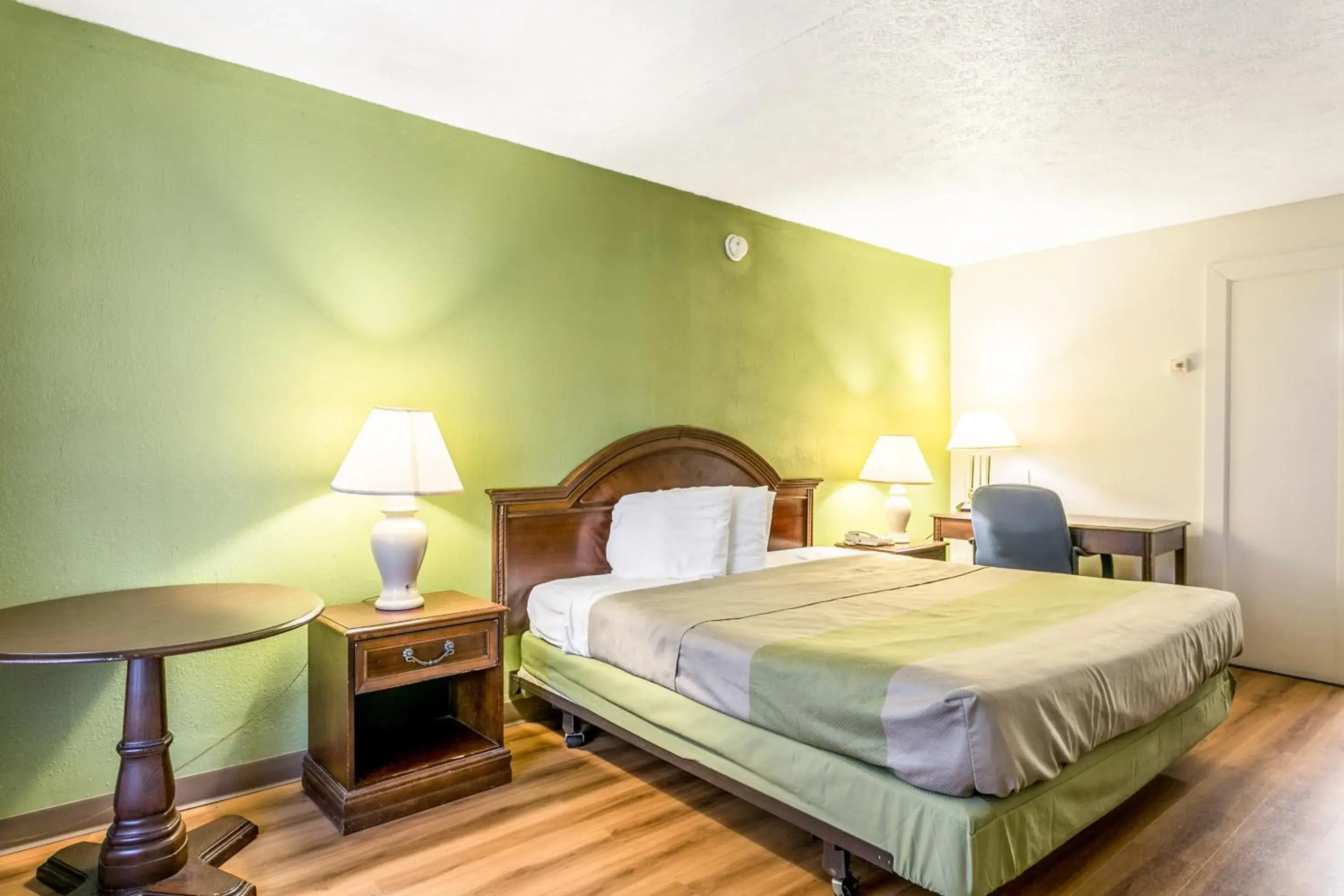 Bedroom, Bed in Americas Best Value Inn Edgewood, MD Bedroom, Bed in Americas Best Value Inn Edgewood, MD