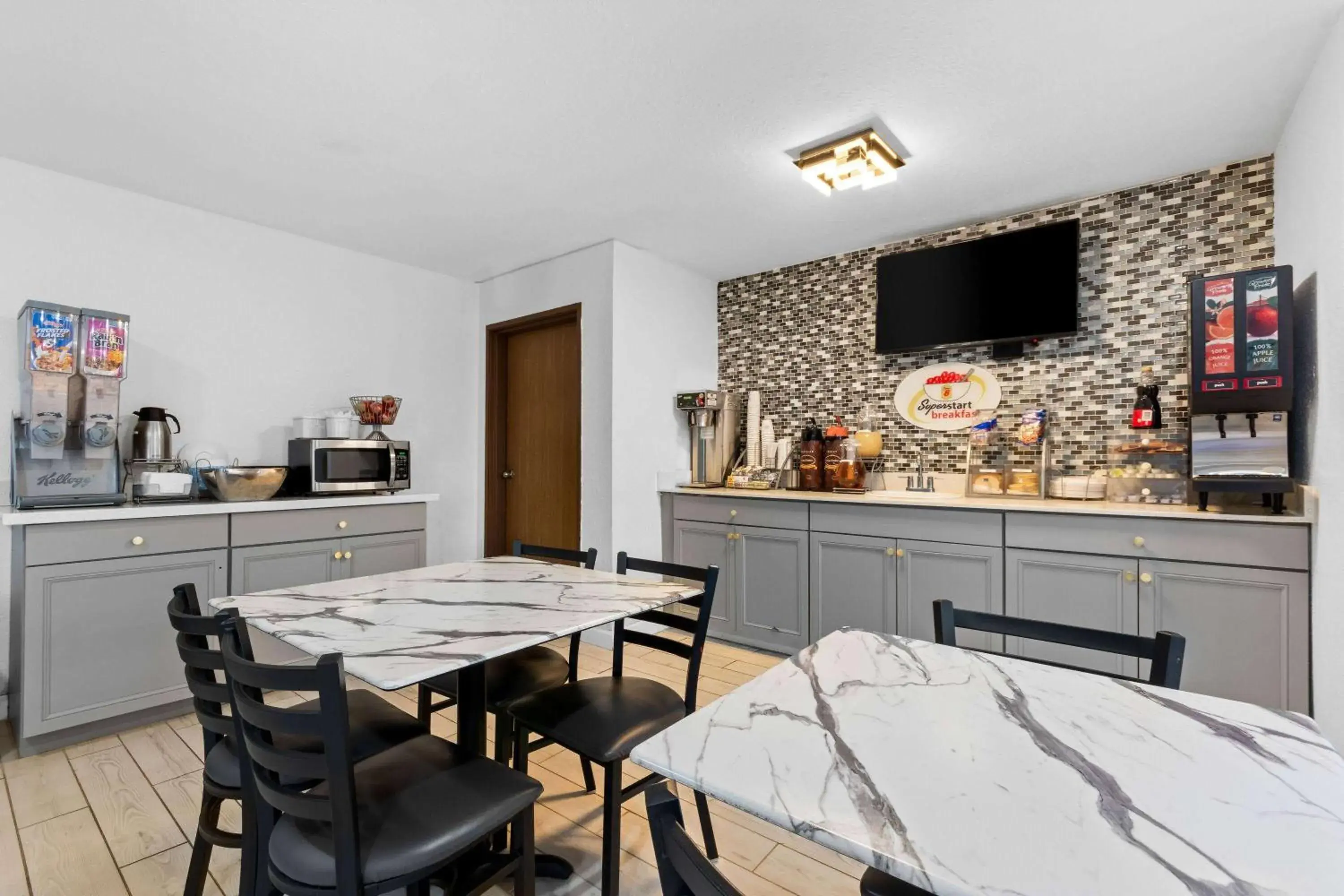 Breakfast in Super 8 by Wyndham Elizabethtown Breakfast in Super 8 by Wyndham Elizabethtown