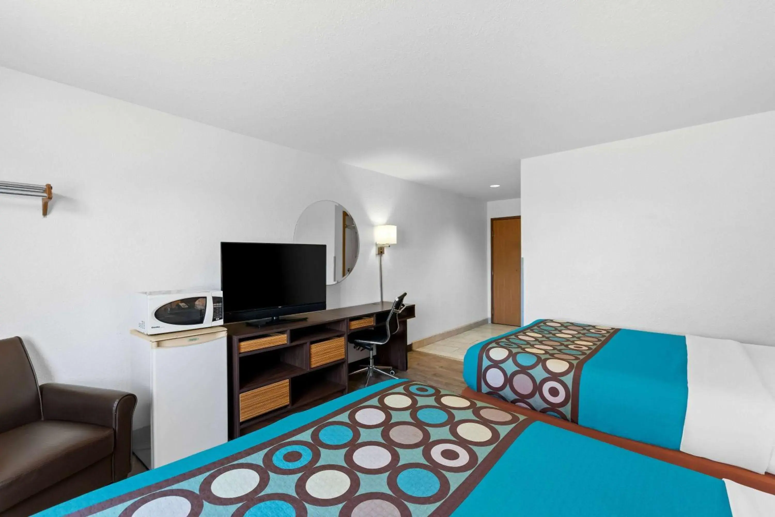 Photo of the whole room, Bed in Super 8 by Wyndham Elizabethtown Photo of the whole room, Bed in Super 8 by Wyndham Elizabethtown