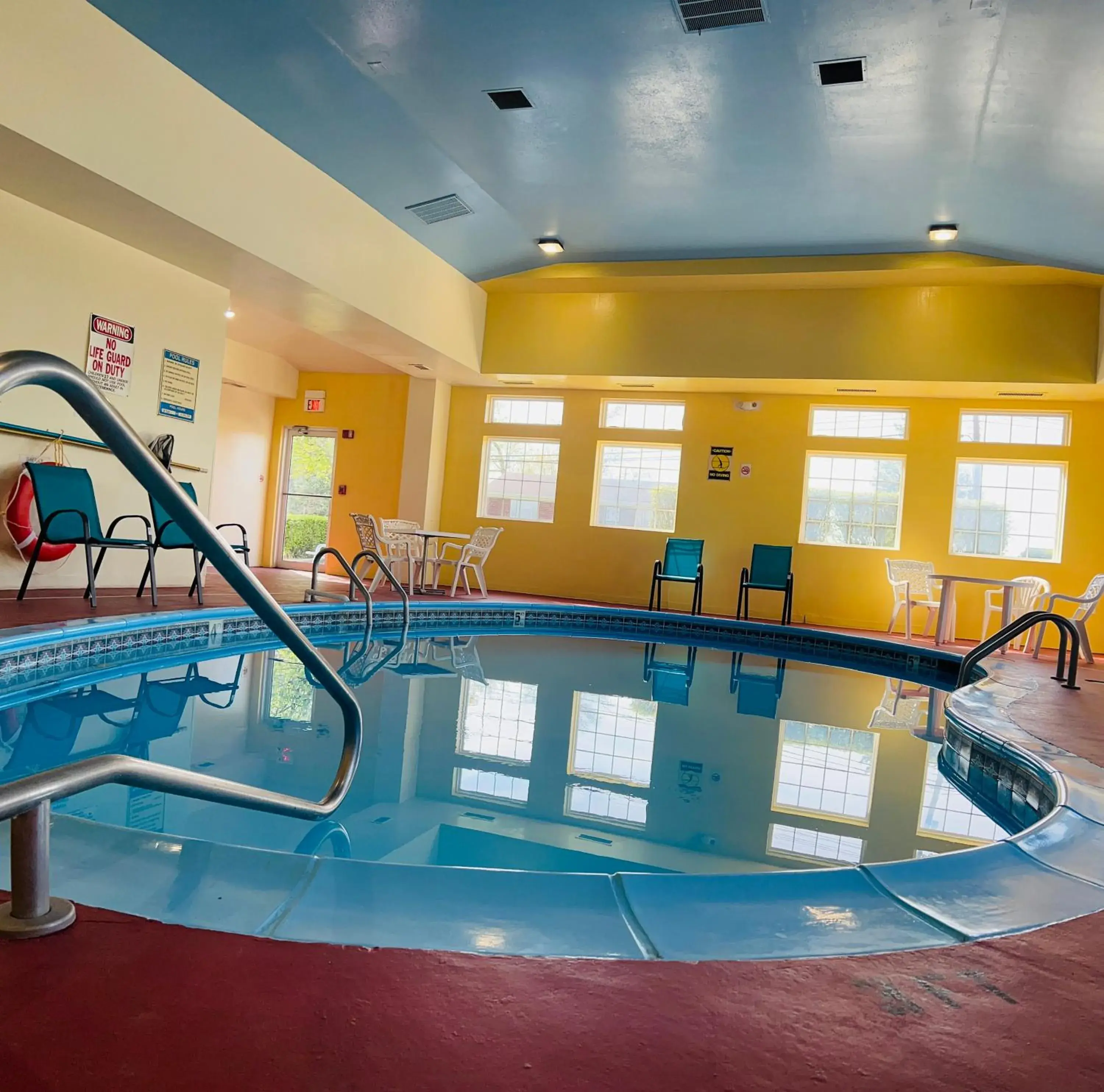 Swimming pool in Super 8 by Wyndham Elizabethtown Swimming pool in Super 8 by Wyndham Elizabethtown