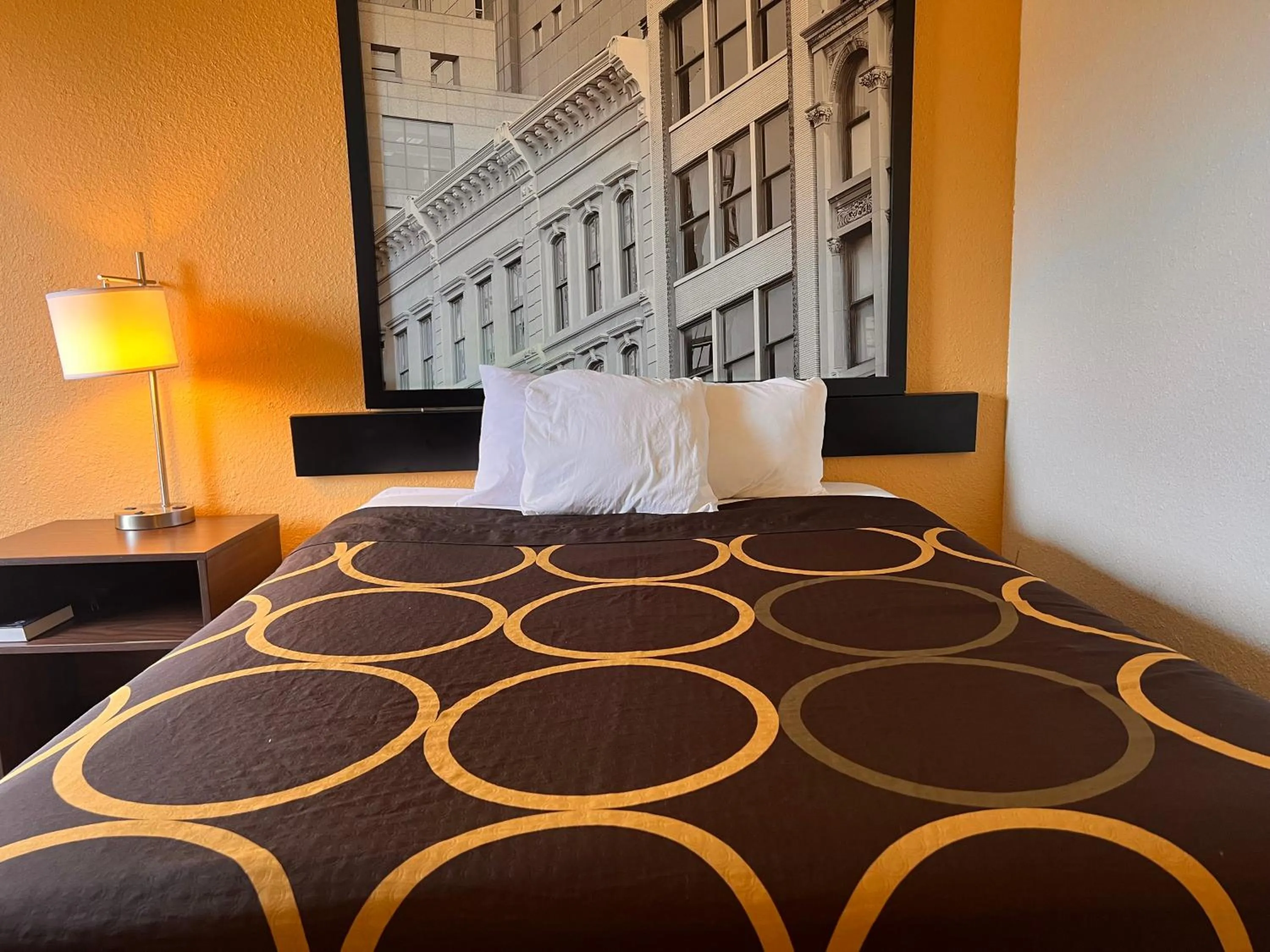 Bedroom, Bed in Super 8 by Wyndham Elizabethtown