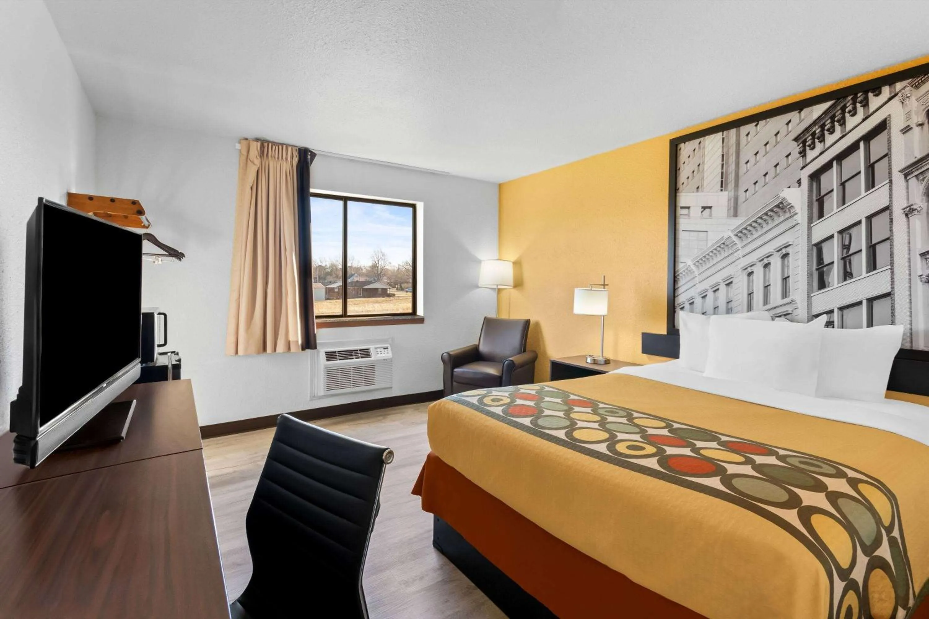 Photo of the whole room, Bed in Super 8 by Wyndham Elizabethtown