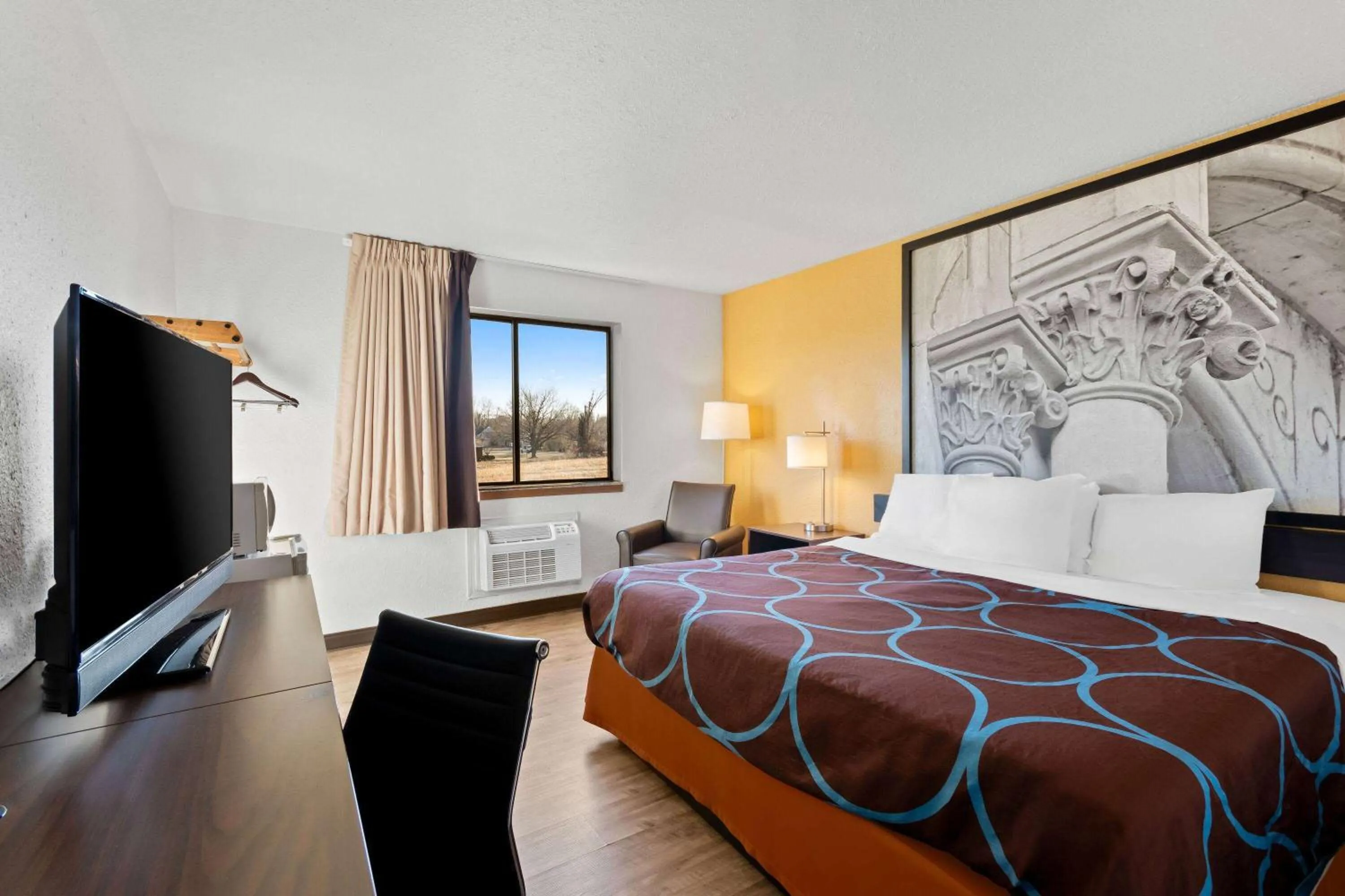 Photo of the whole room, Bed in Super 8 by Wyndham Elizabethtown