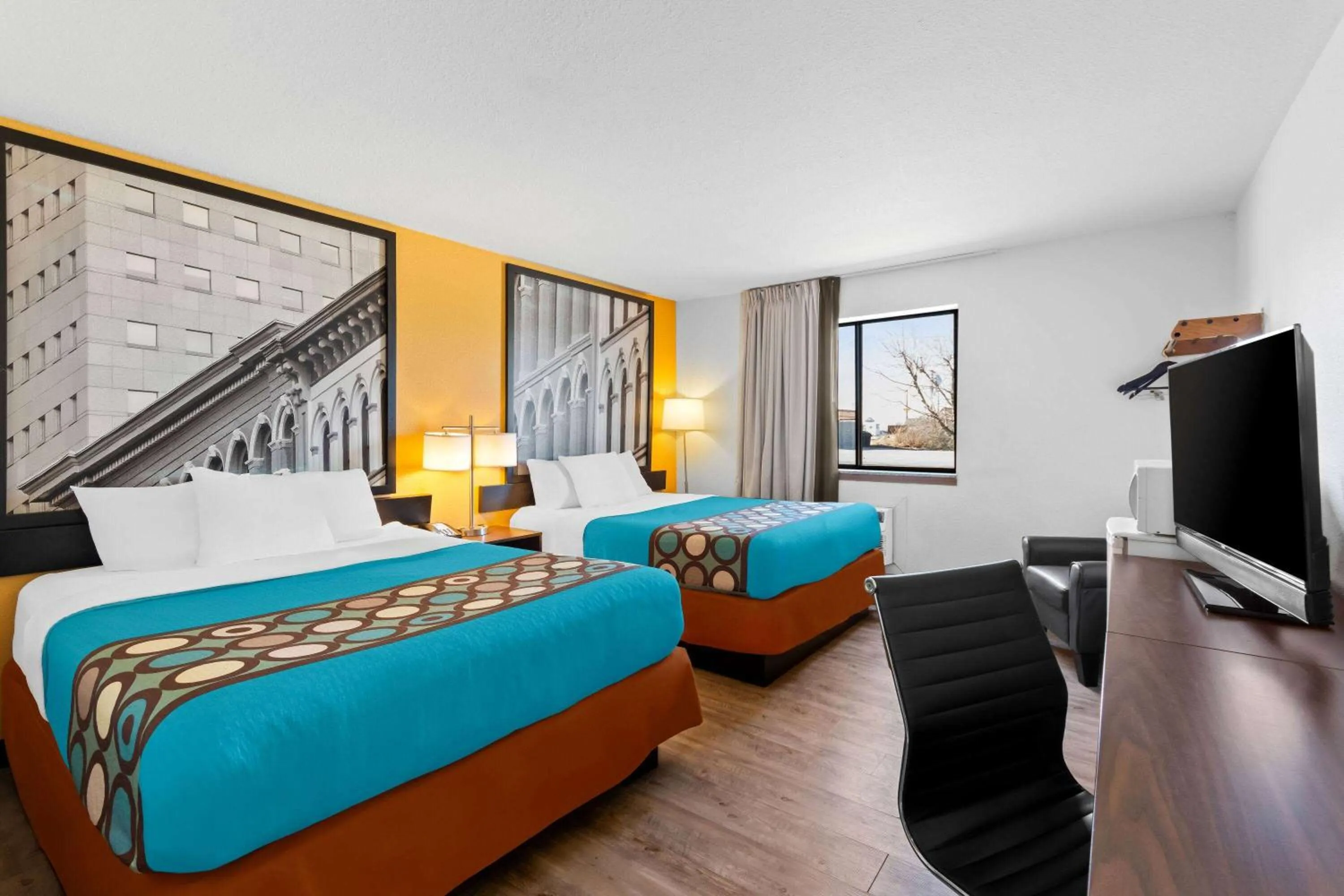 Photo of the whole room, Bed in Super 8 by Wyndham Elizabethtown