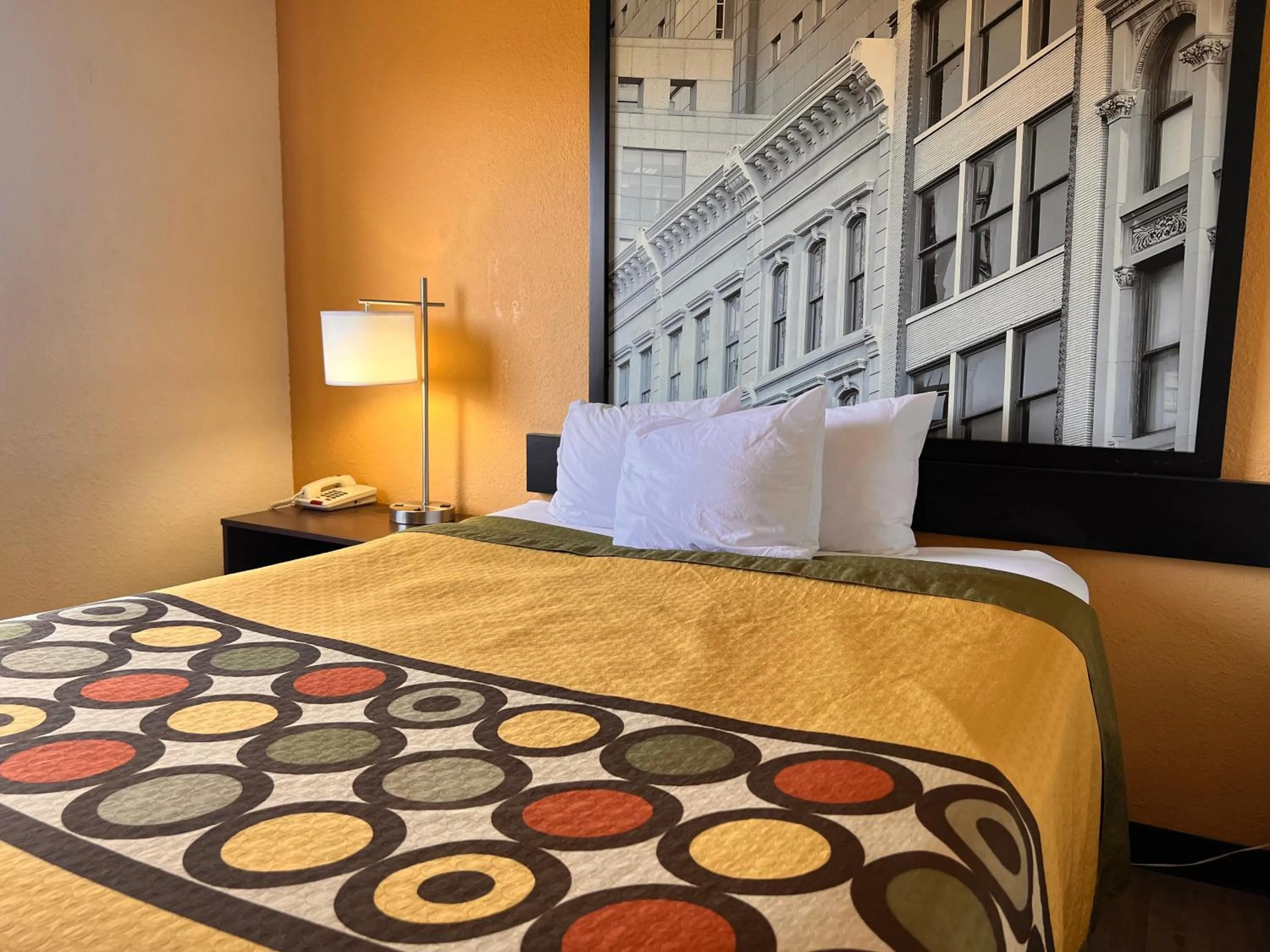 Bedroom, Bed in Super 8 by Wyndham Elizabethtown