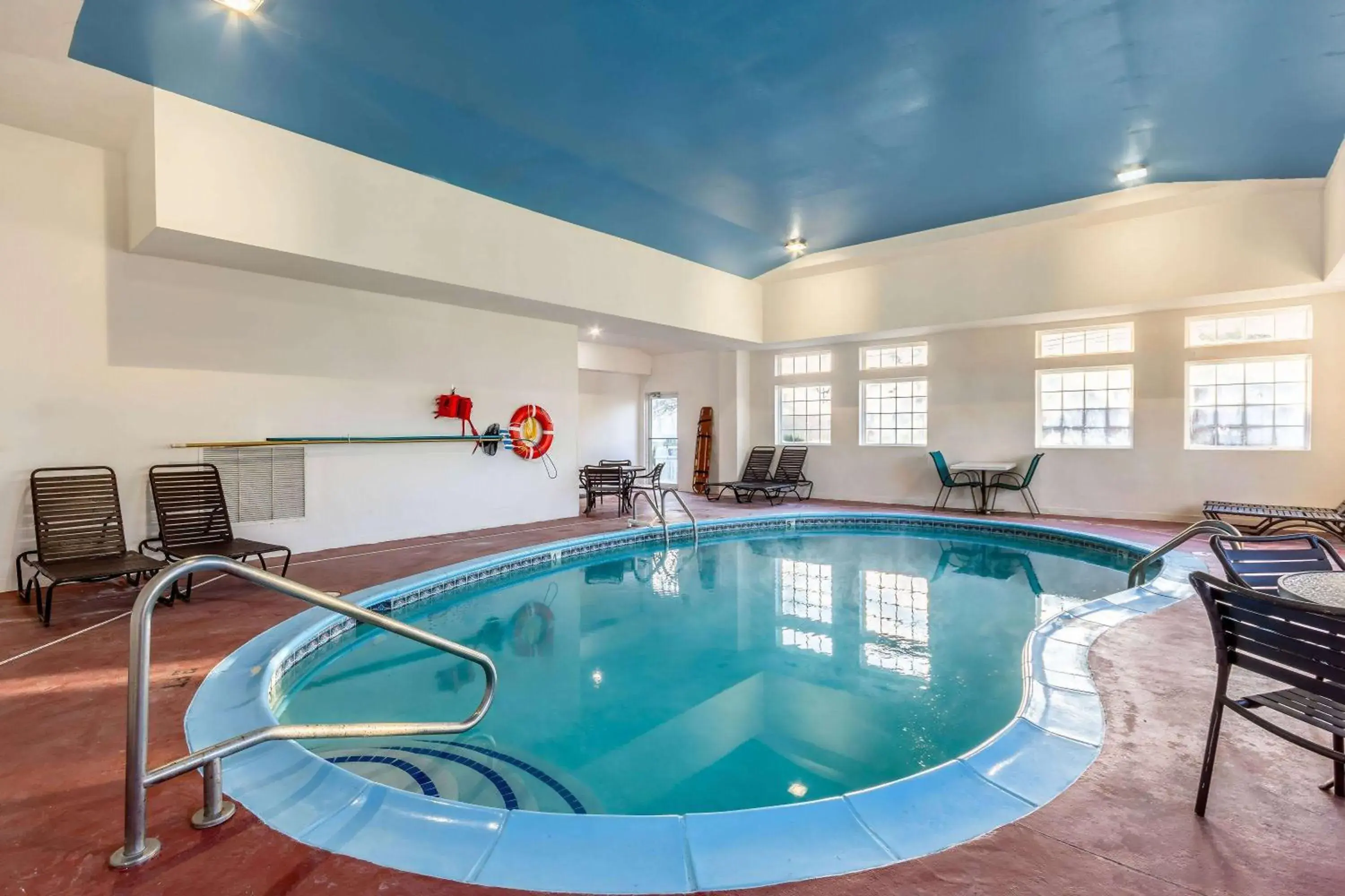 Swimming pool in Super 8 by Wyndham Elizabethtown Swimming pool in Super 8 by Wyndham Elizabethtown