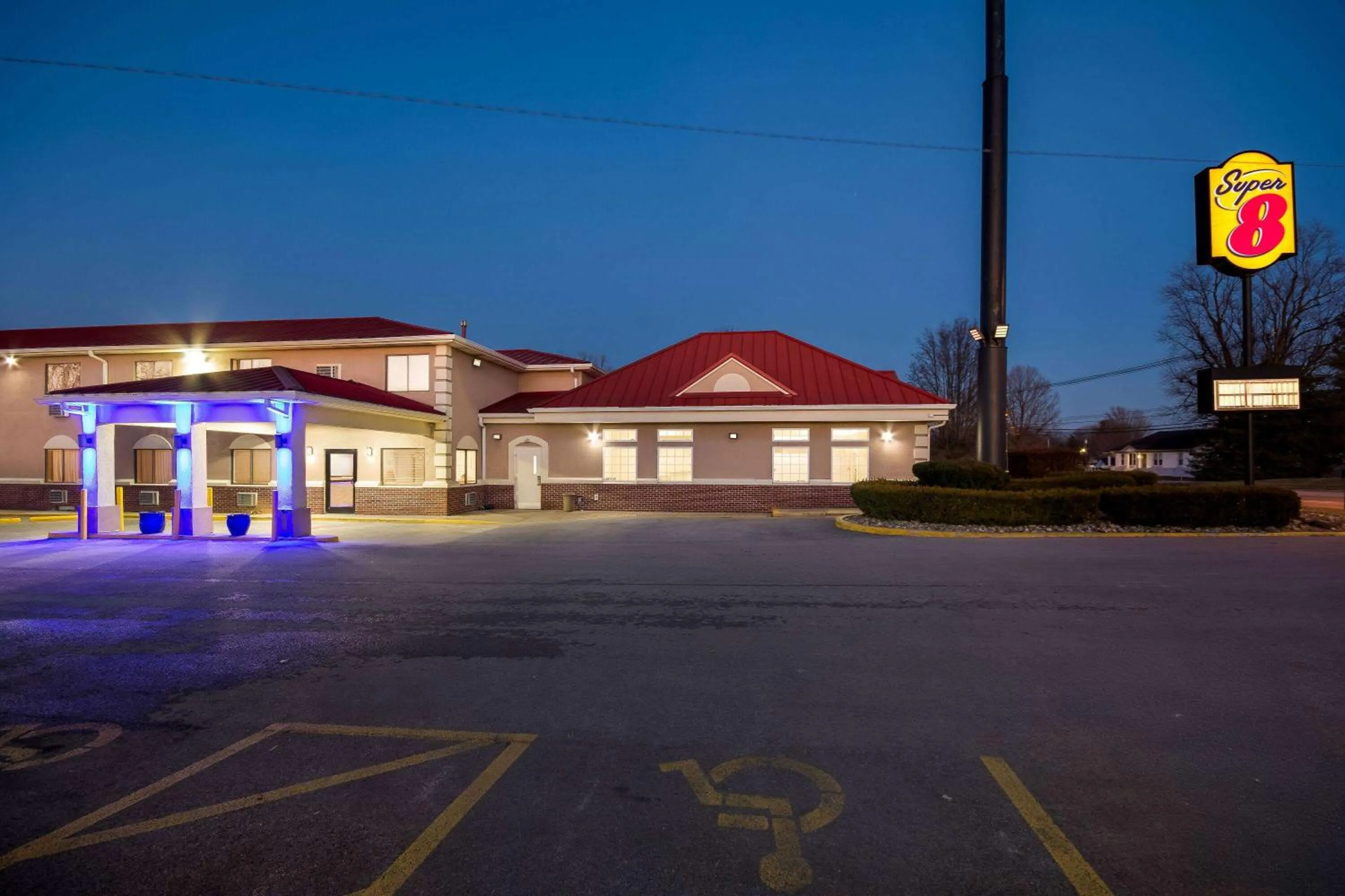 Property building in Super 8 by Wyndham Elizabethtown