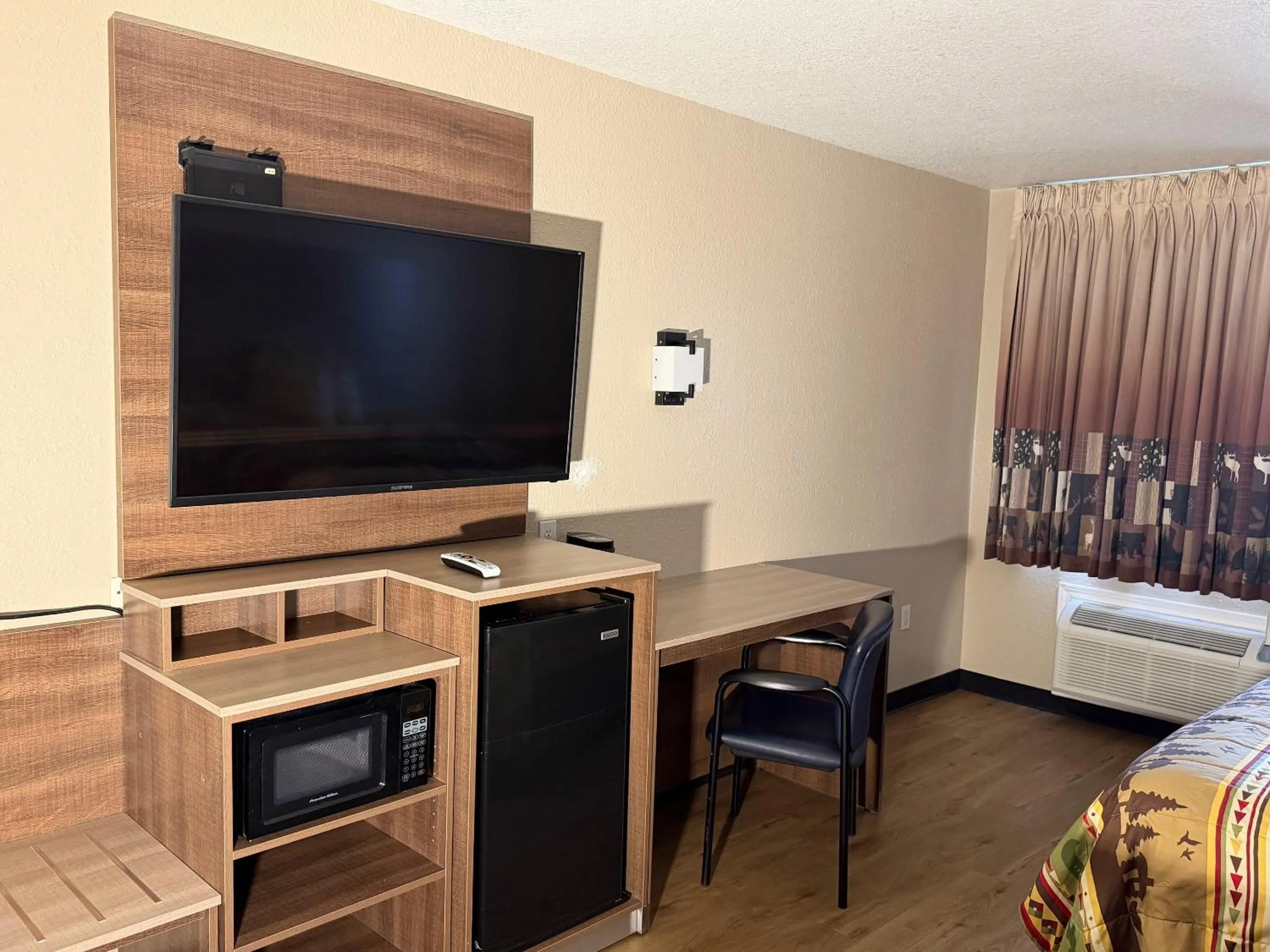 Bed in Booneslick Lodge - Neosho