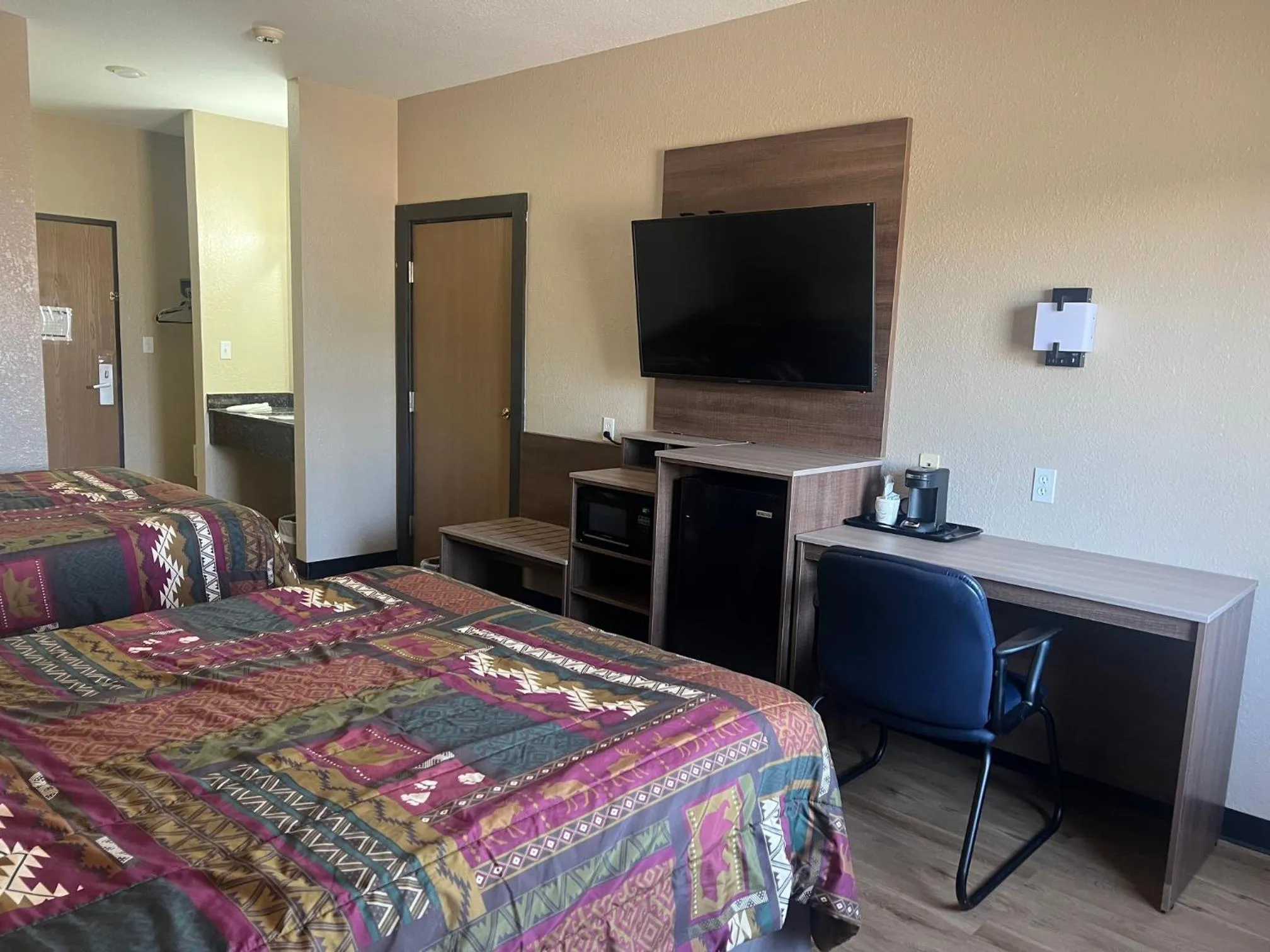 Bed in Booneslick Lodge - Neosho