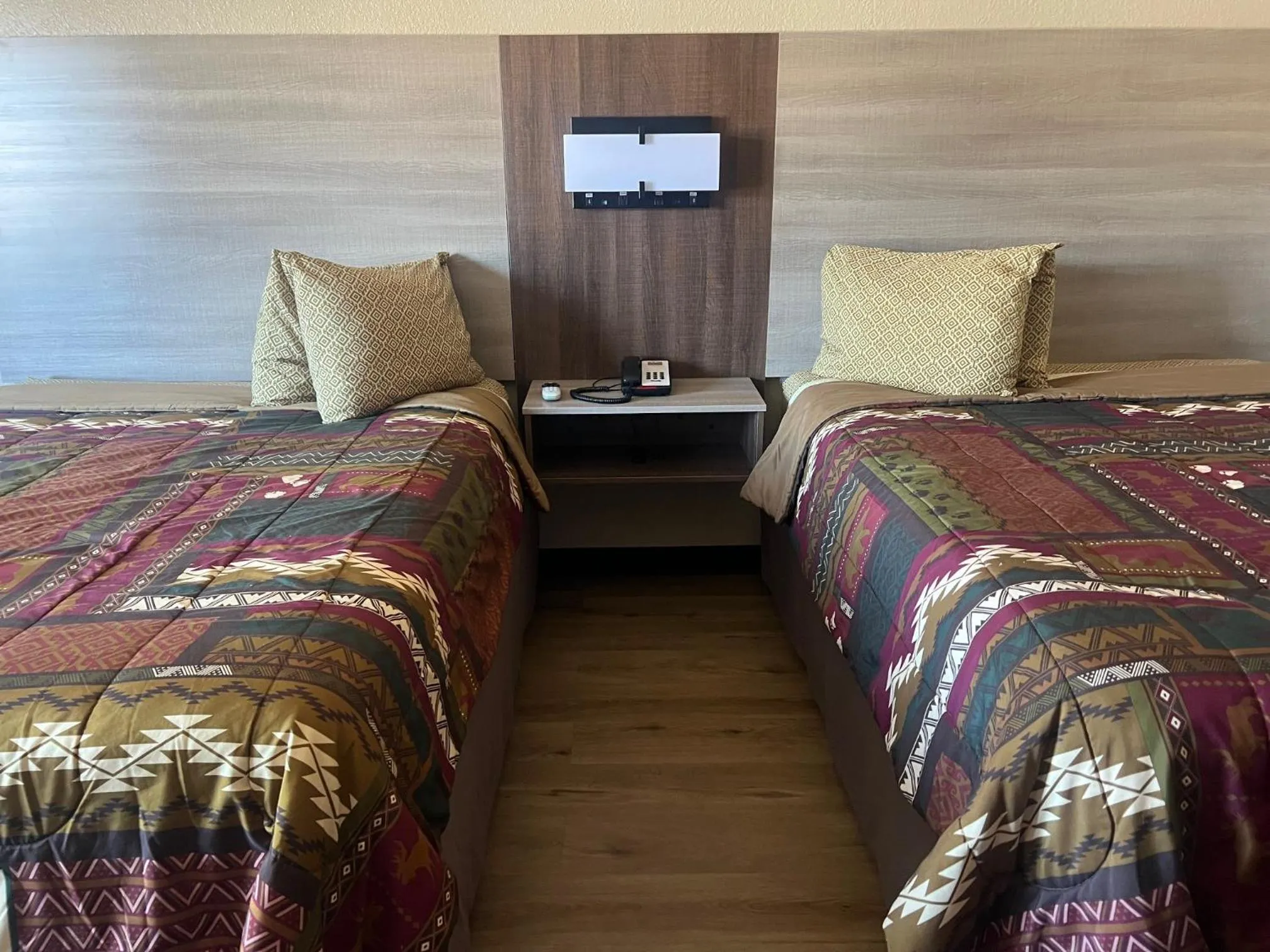 Bed in Booneslick Lodge - Neosho