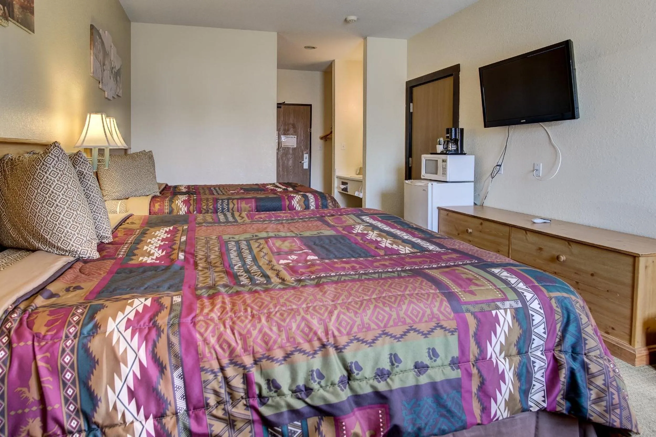 Queen Room with Two Queen Beds - Non-Smoking in Booneslick Lodge - Neosho