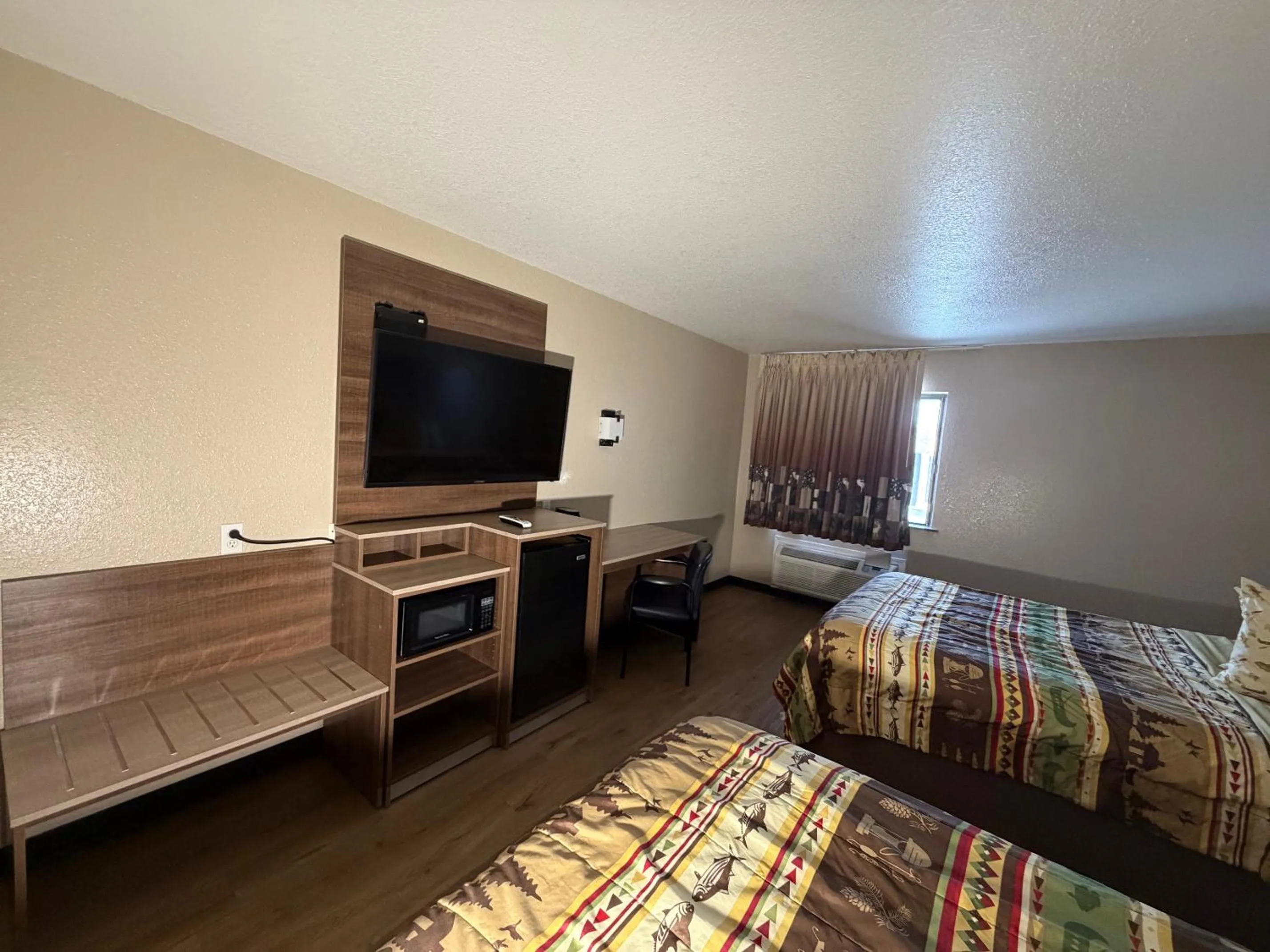 Bed in Booneslick Lodge - Neosho