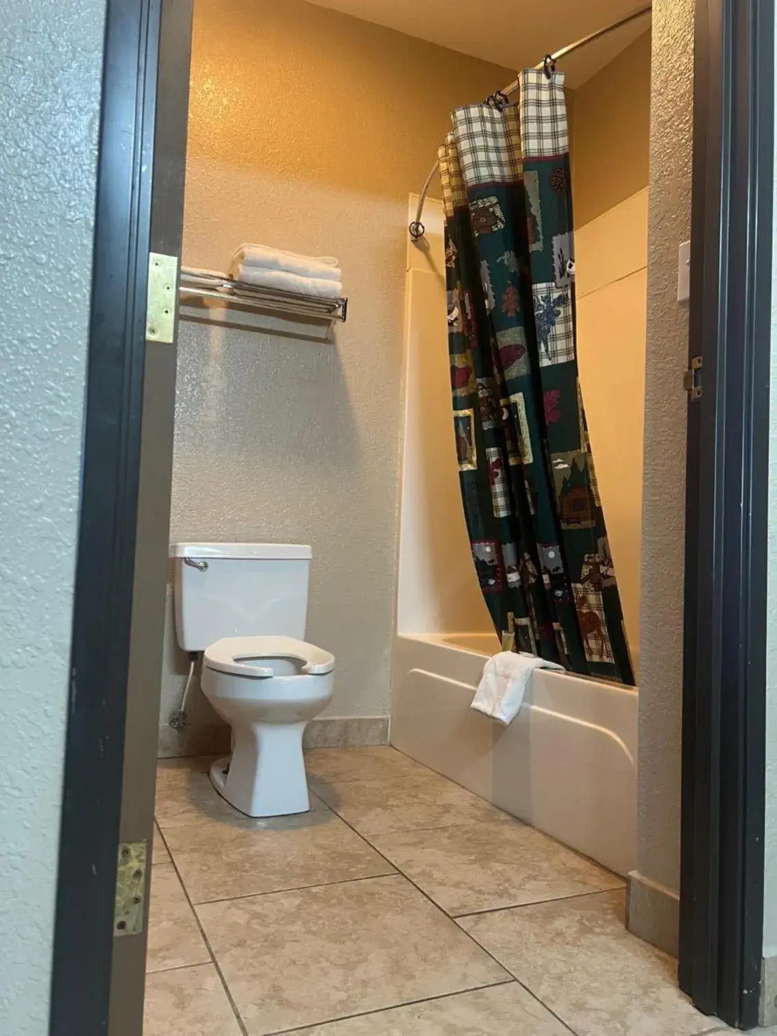 King Room - Non-Smoking in Booneslick Lodge - Neosho King Room - Non-Smoking in Booneslick Lodge - Neosho