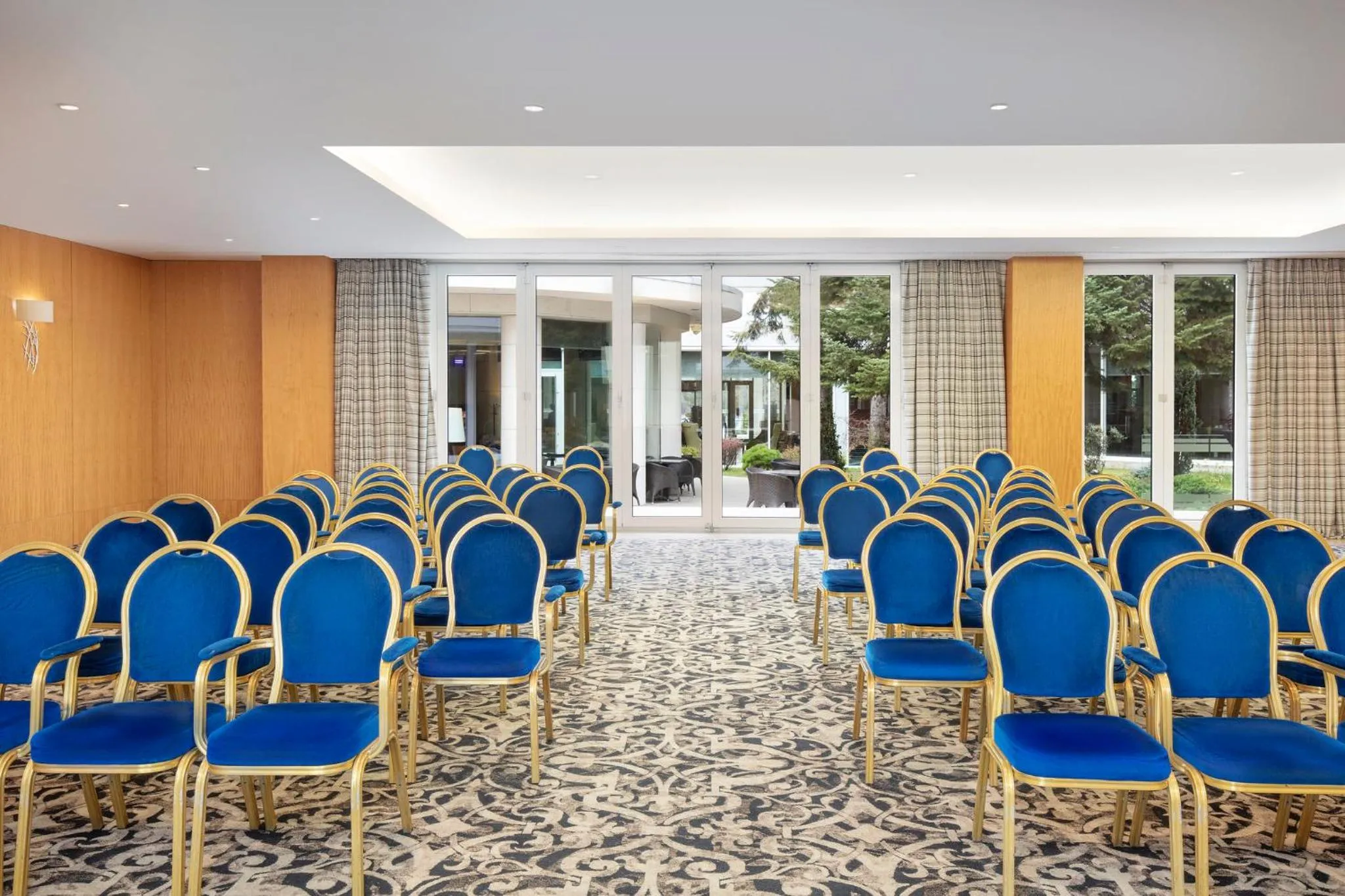 Meeting/conference room in Crowne Plaza Bucharest by IHG
