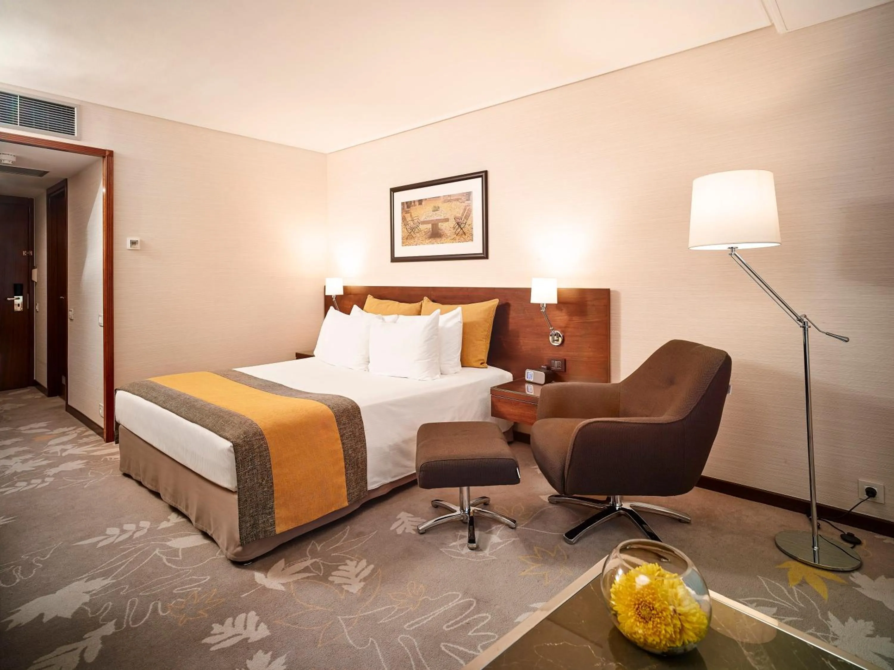 Photo of the whole room, Bed in Crowne Plaza Bucharest by IHG
