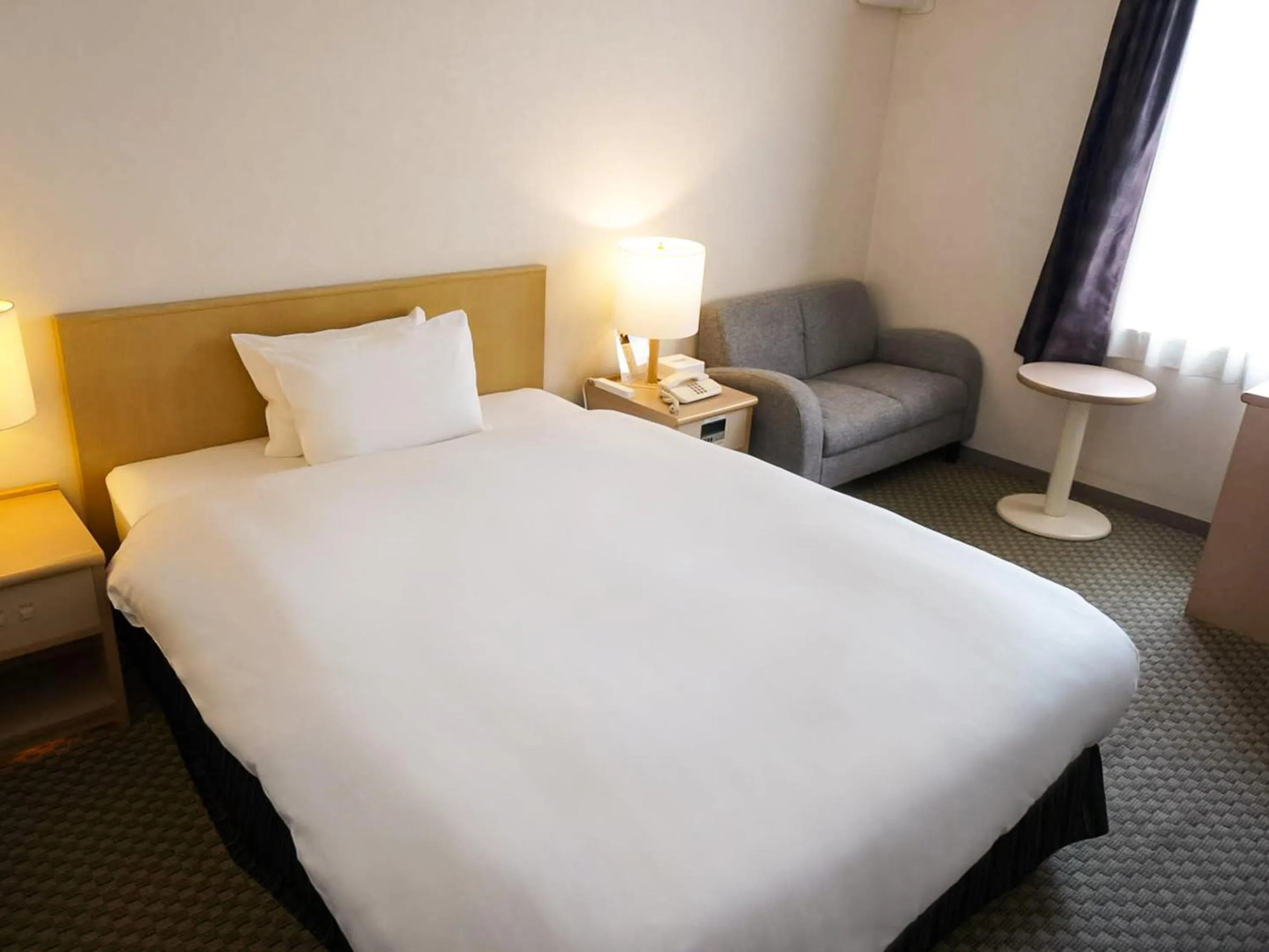 Bed in Kobe Port Tower Hotel