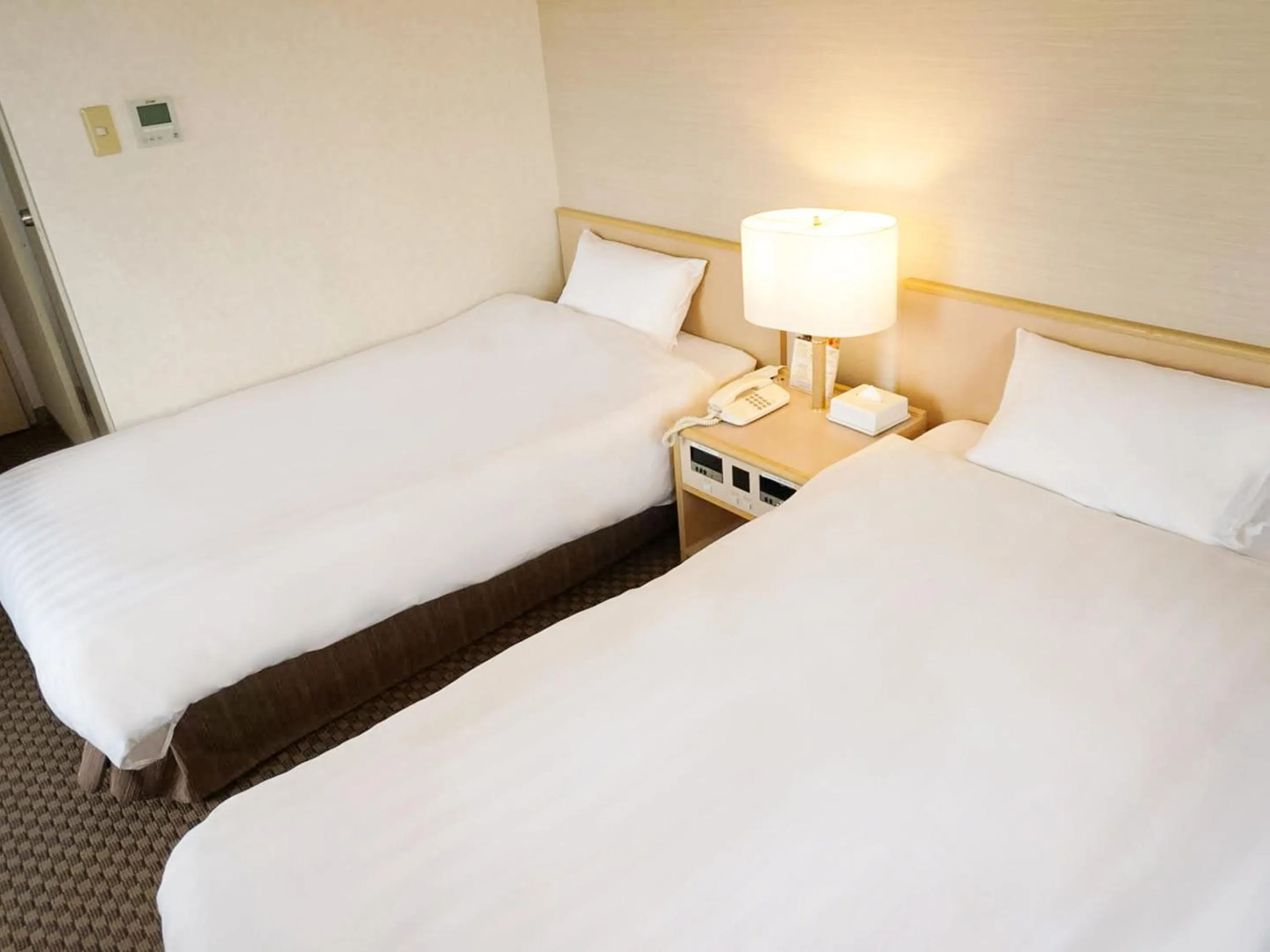 Bed in Kobe Port Tower Hotel