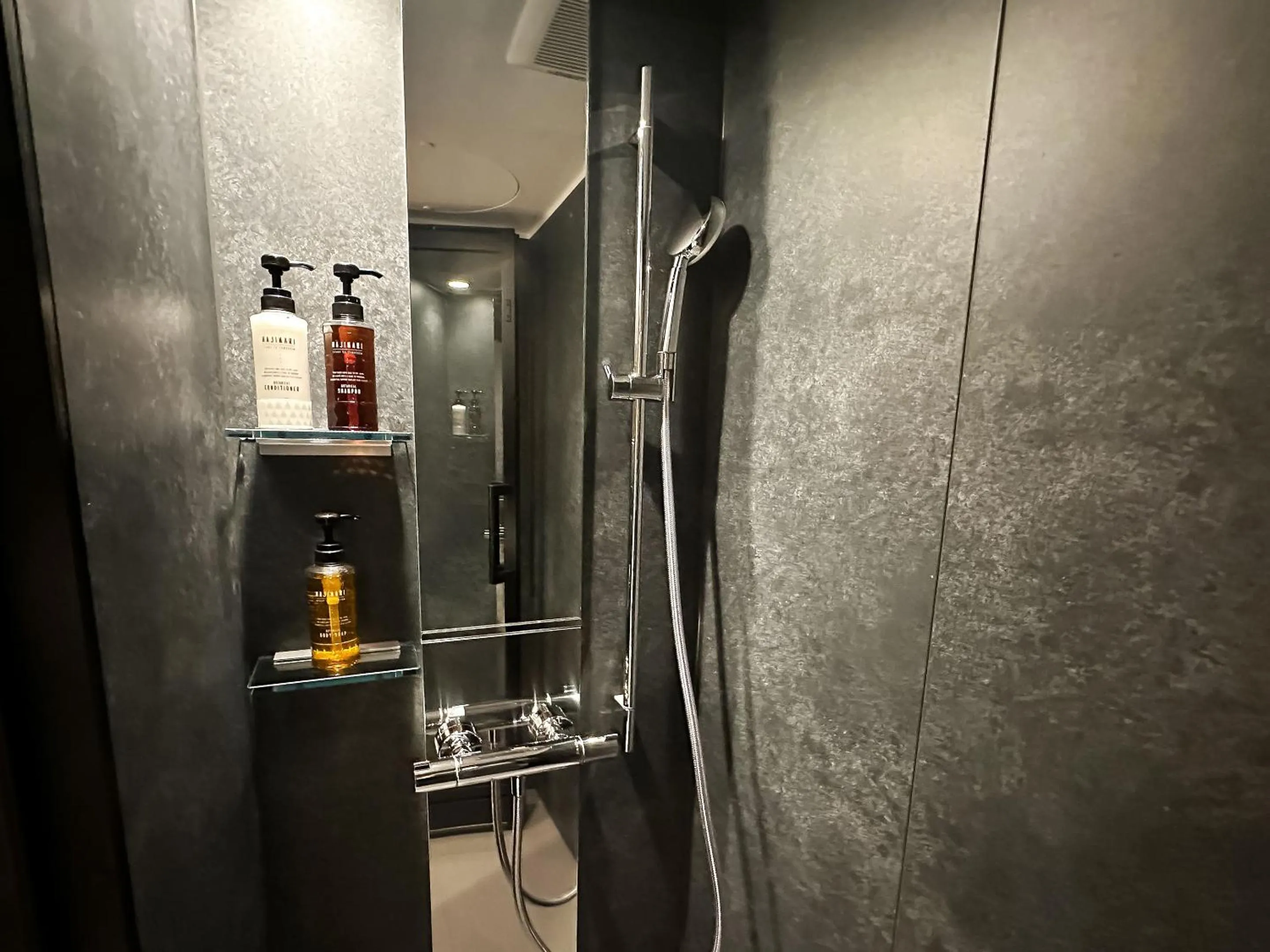 Shower in Kobe Port Tower Hotel