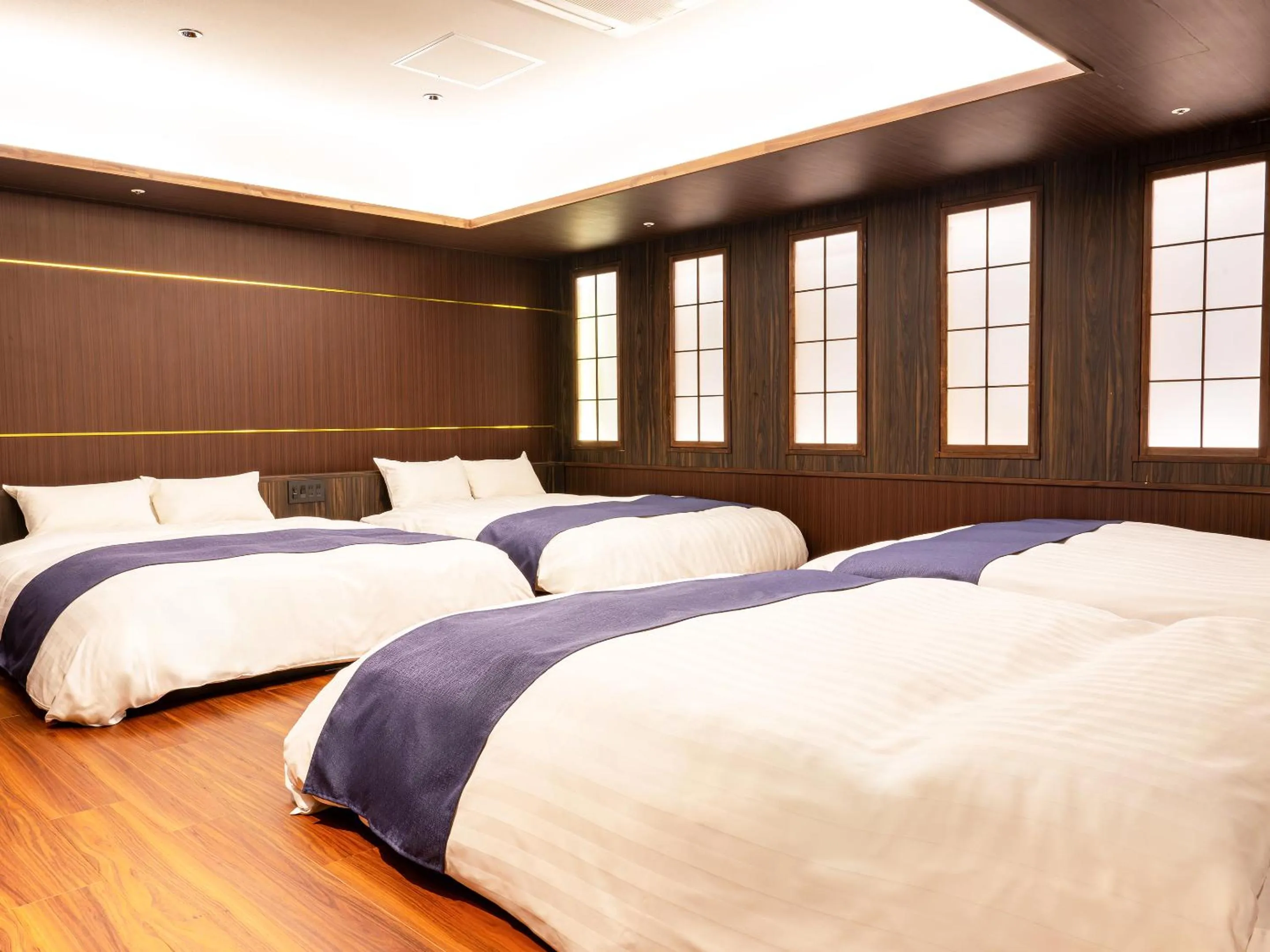 Bedroom, Bed in Kobe Port Tower Hotel