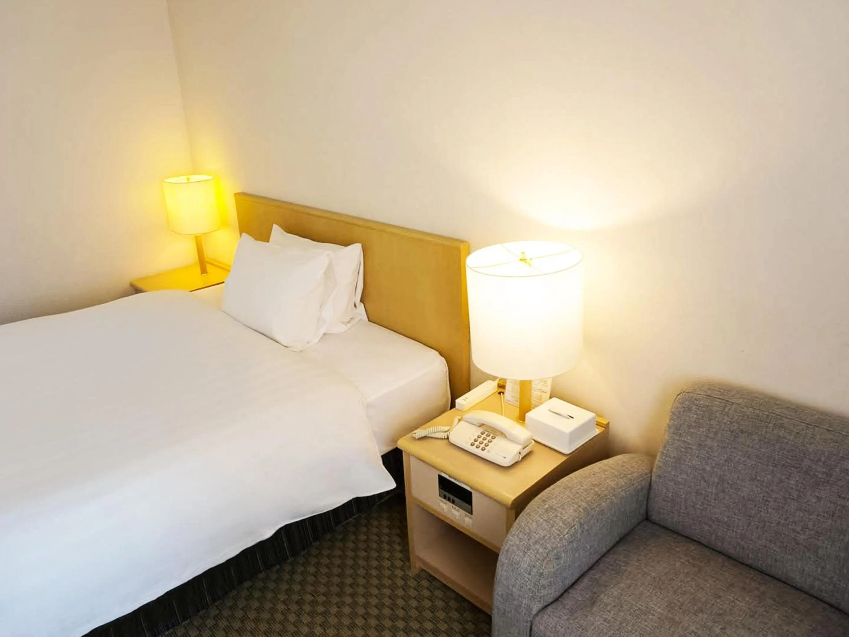 Bed in Kobe Port Tower Hotel