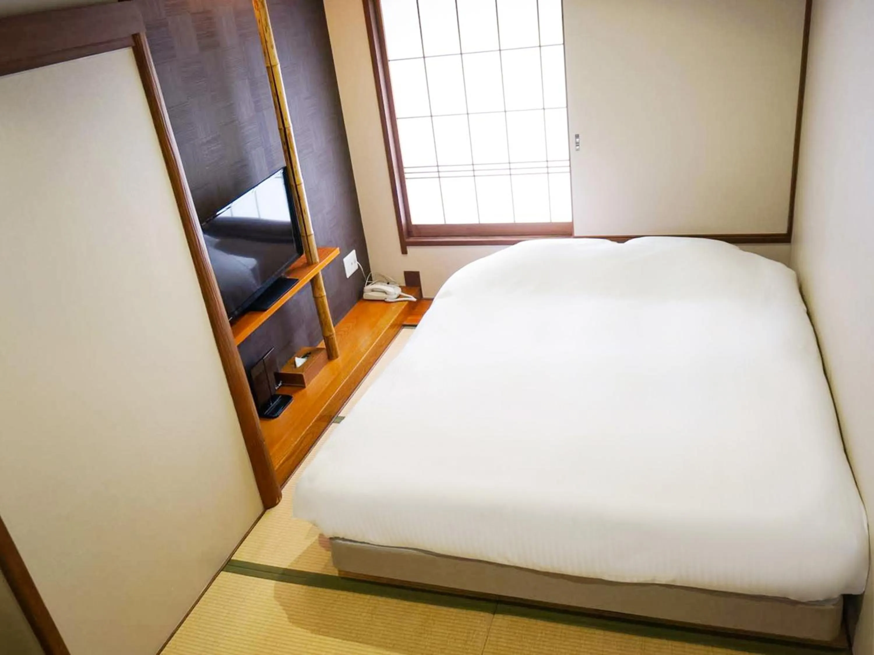 Bed in Kobe Port Tower Hotel