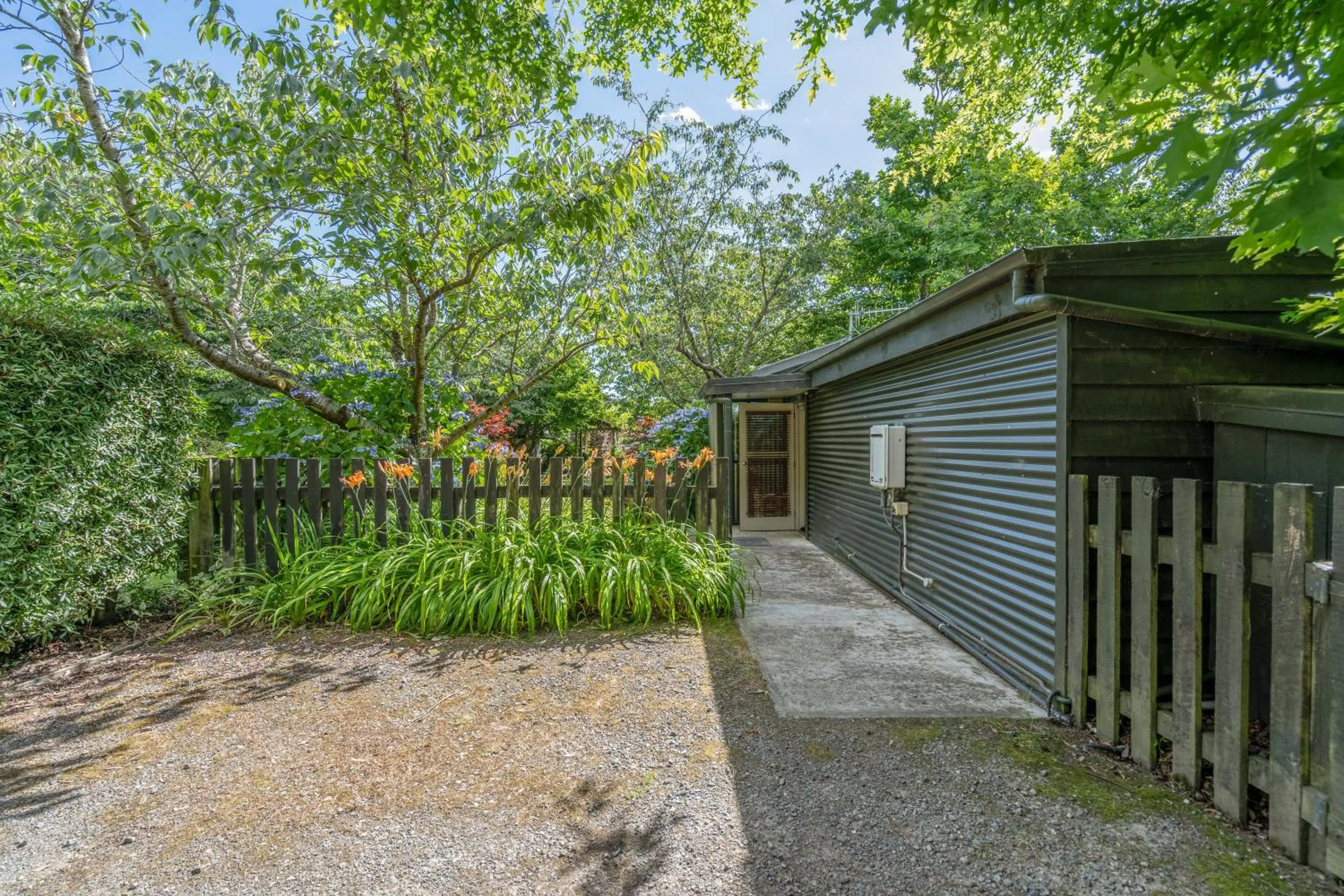 Facade/entrance in Millton Park Estate