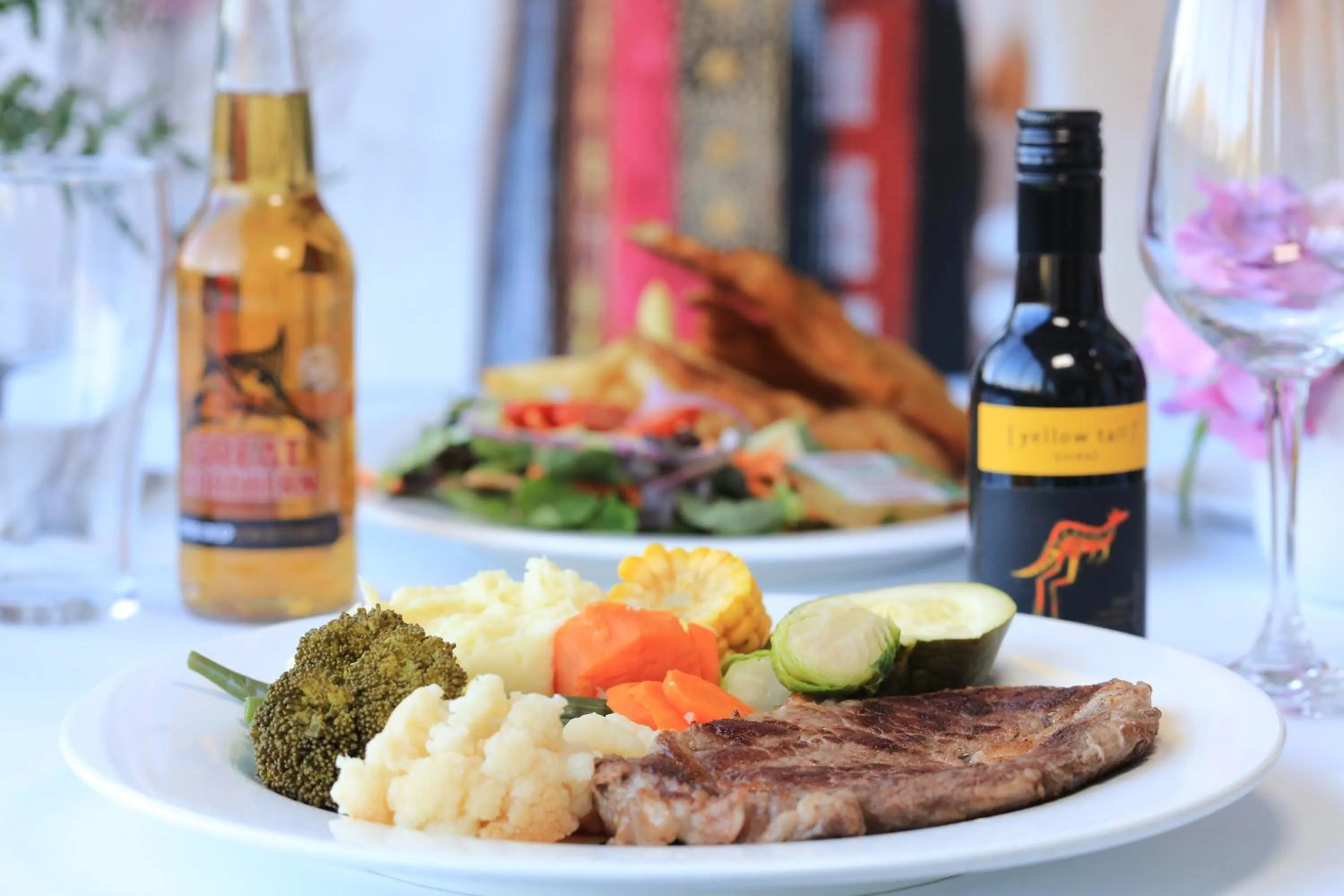 Restaurant/places to eat in Moonraker Motor Inn