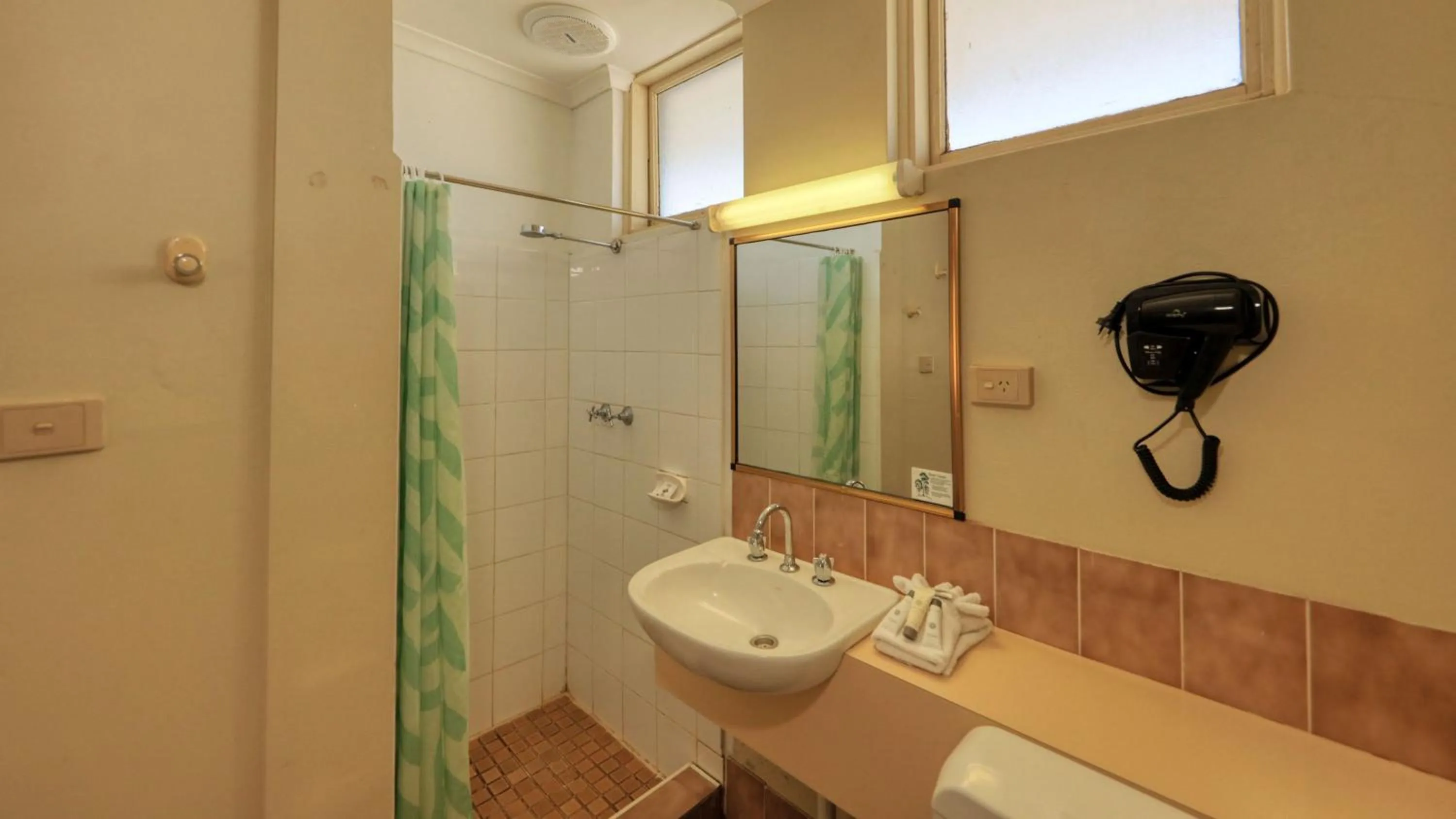 Bathroom in Moonraker Motor Inn