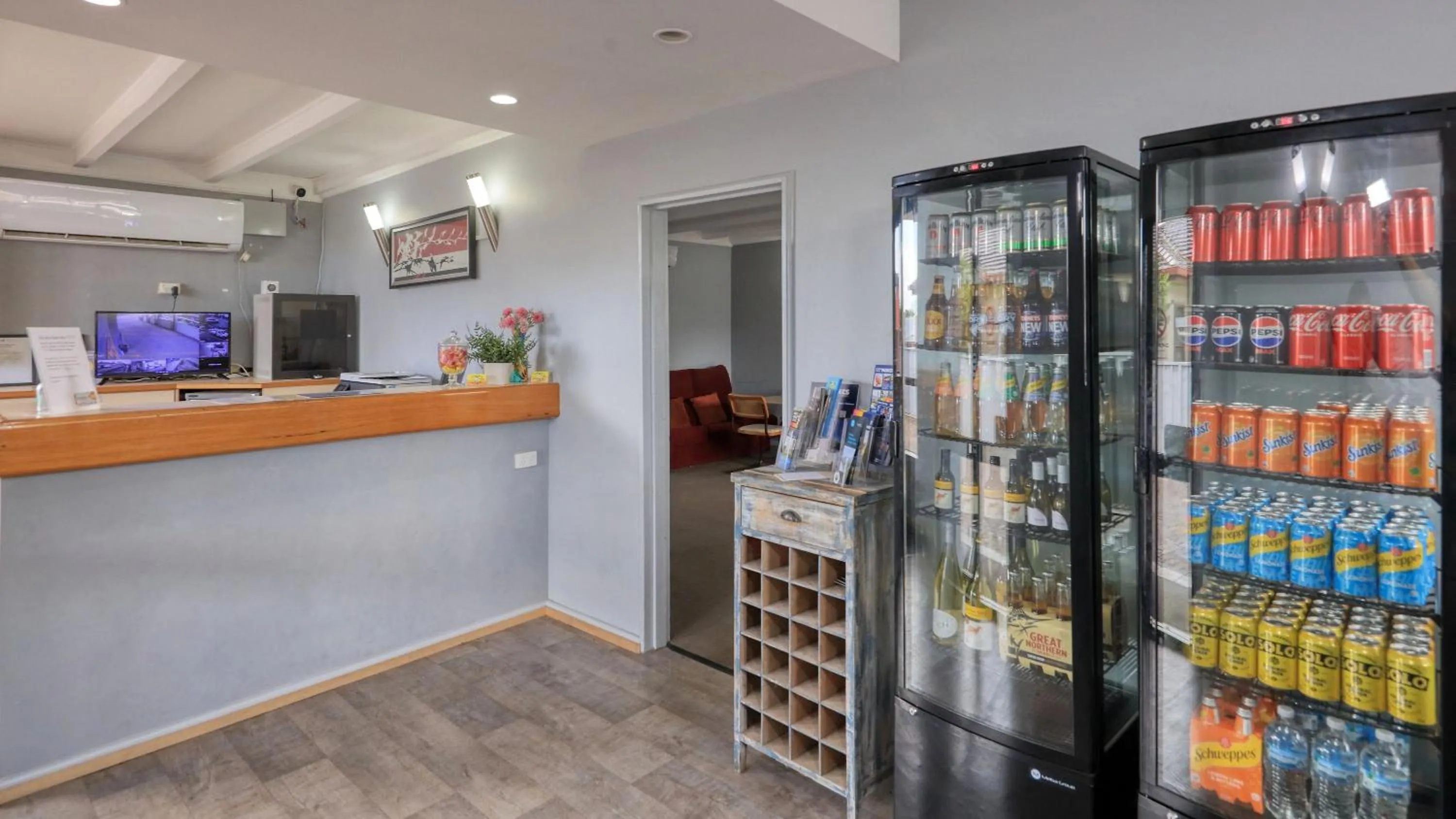 Lobby or reception in Moonraker Motor Inn