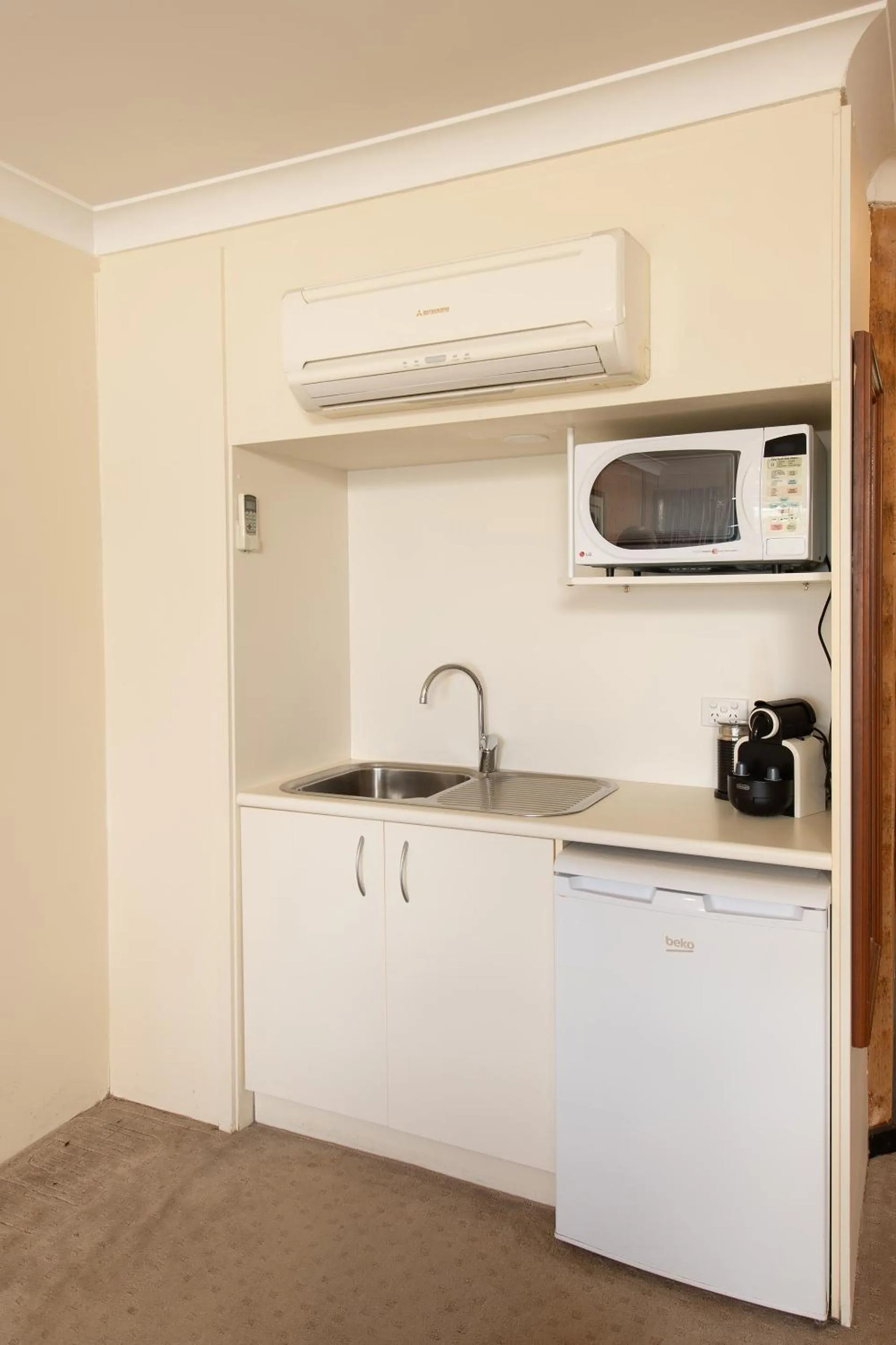 minibar in Mercure Kangaroo Island Lodge