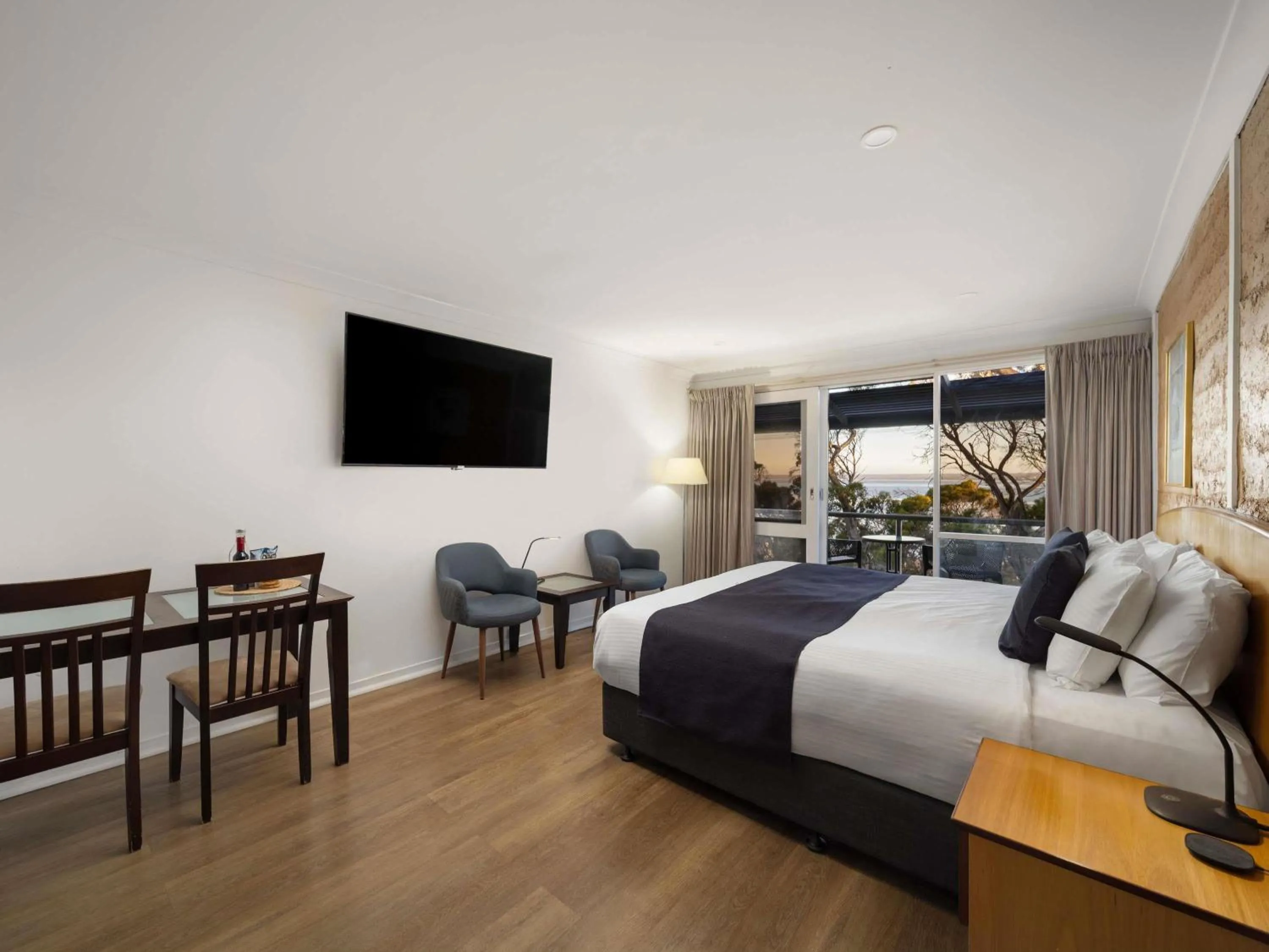 Bedroom, Bed in Mercure Kangaroo Island Lodge