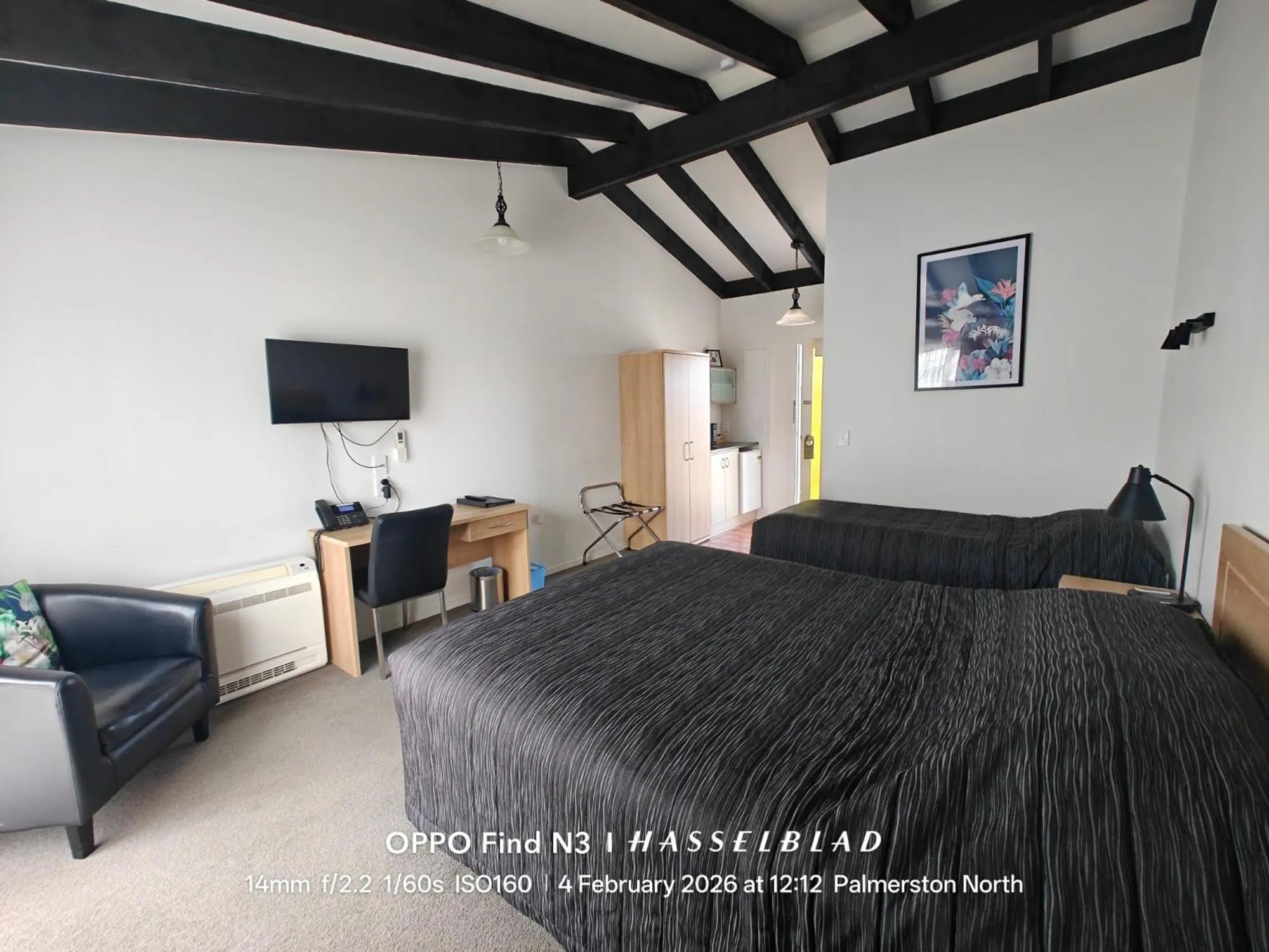 View (from property/room), Bed in Aztec Motel