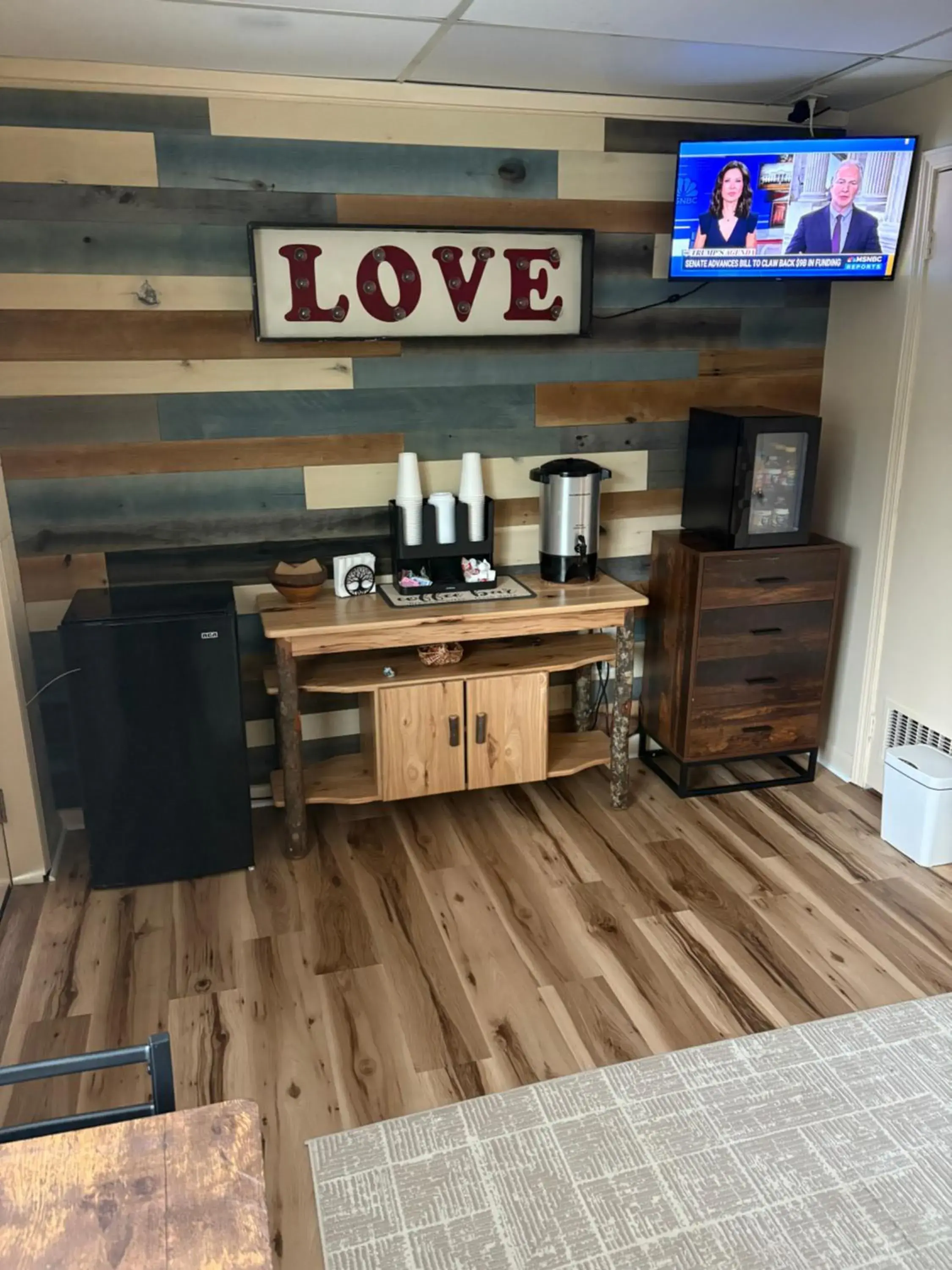 Coffee/tea facilities in Riverview Inn Coffee/tea facilities in Riverview Inn