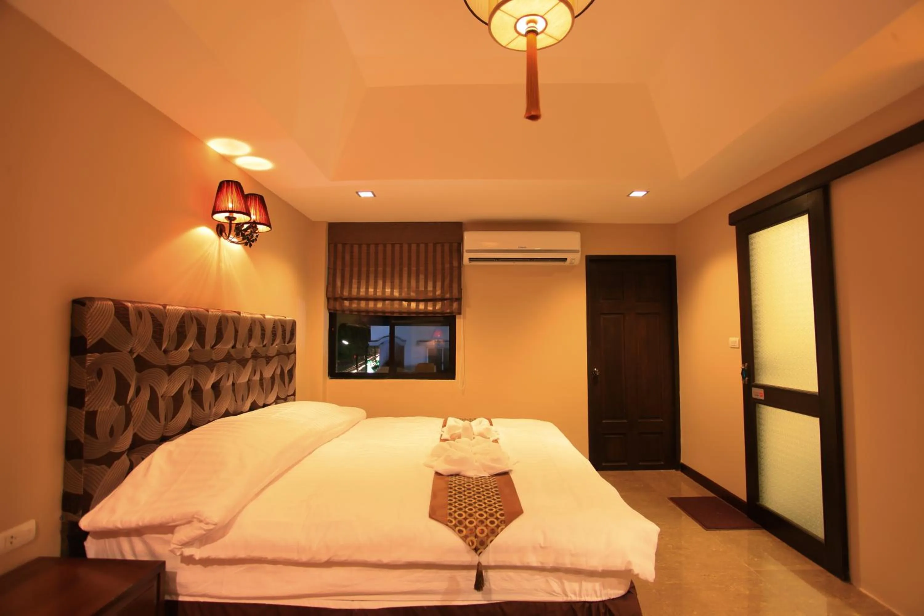 Photo of the whole room, Bed in At Home At Chiang Mai