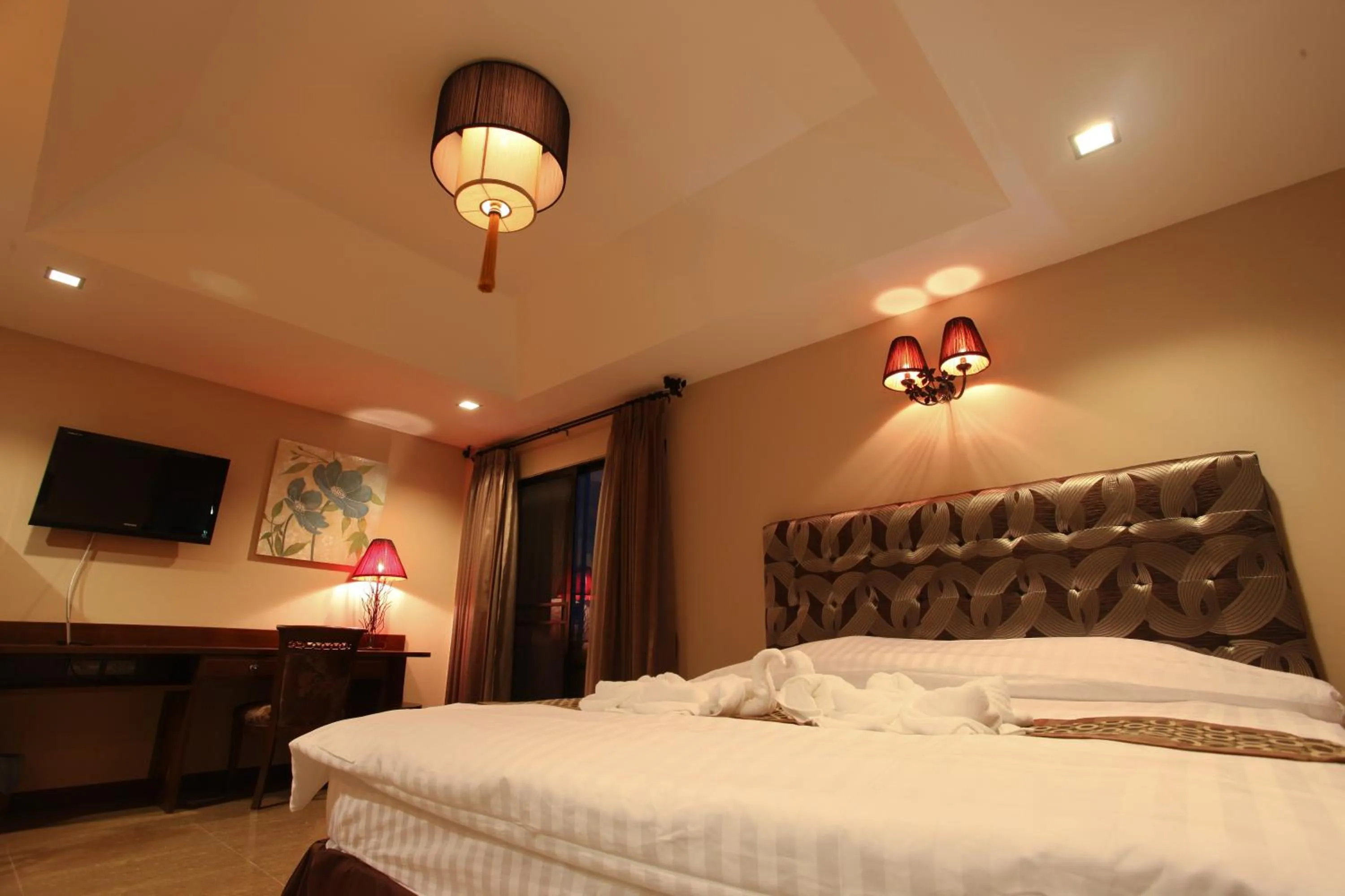 Photo of the whole room, Bed in At Home At Chiang Mai