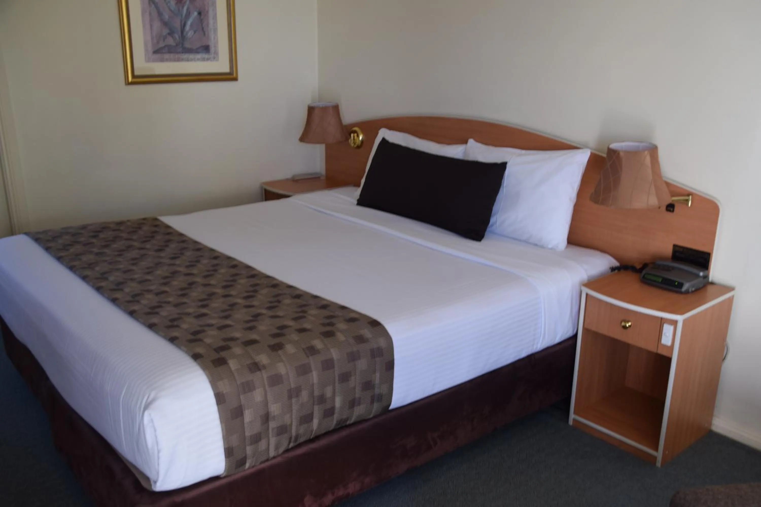 Photo of the whole room, Bed in Best Western Coachman's Inn Motel