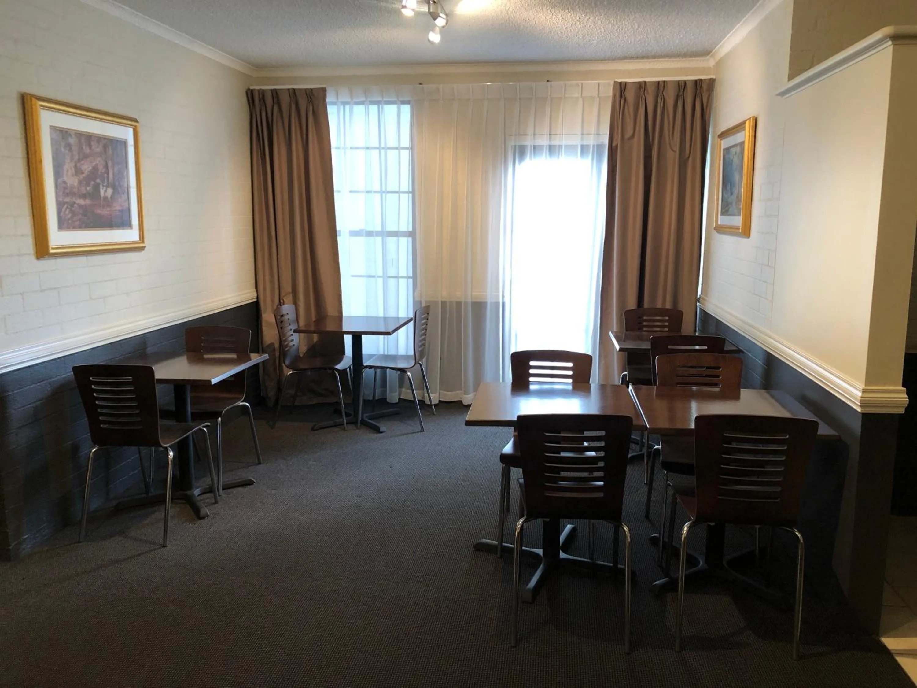 Restaurant/places to eat in Best Western Coachman's Inn Motel