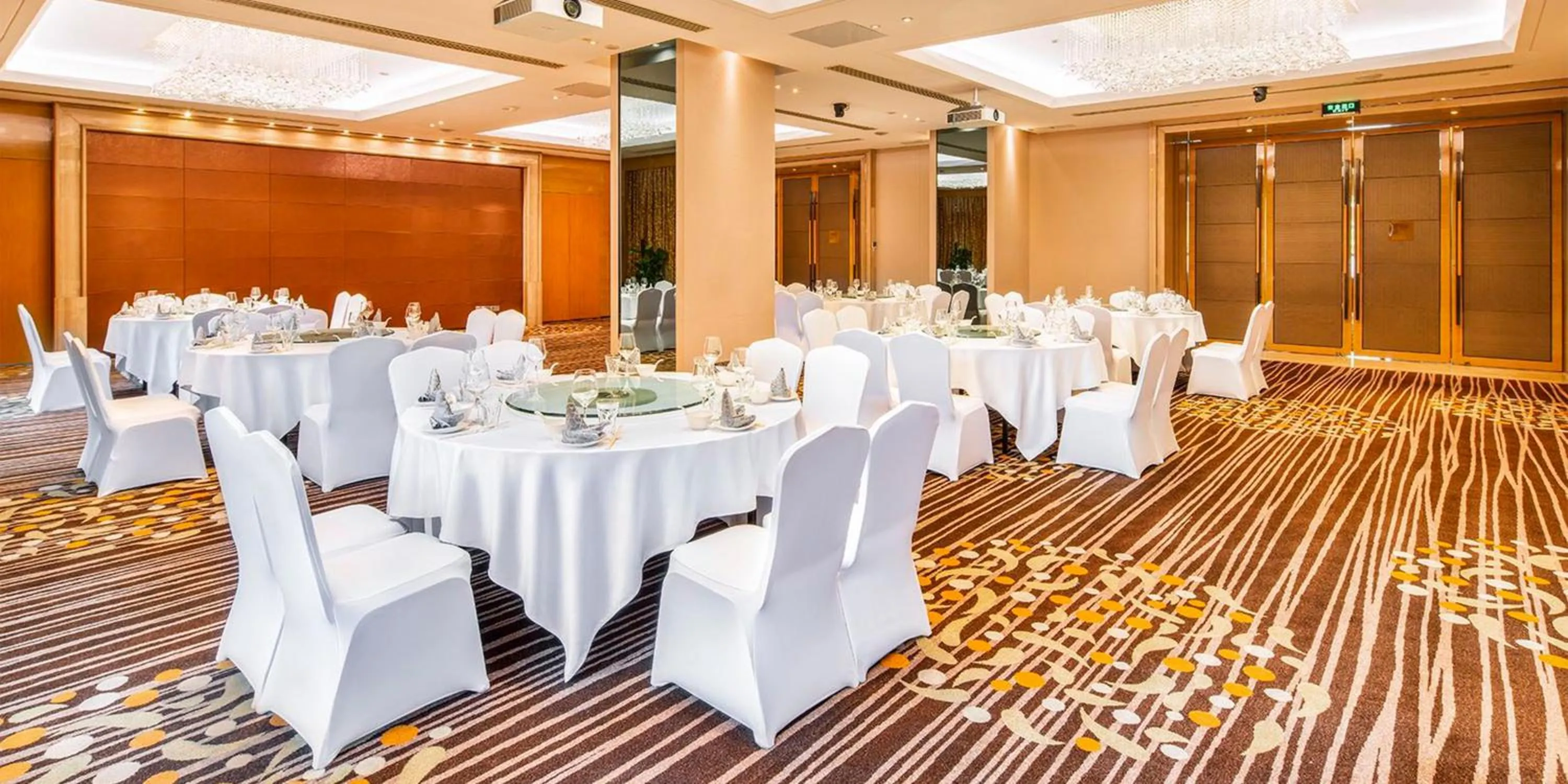 Restaurant/places to eat in Holiday Inn Chengdu Oriental Plaza