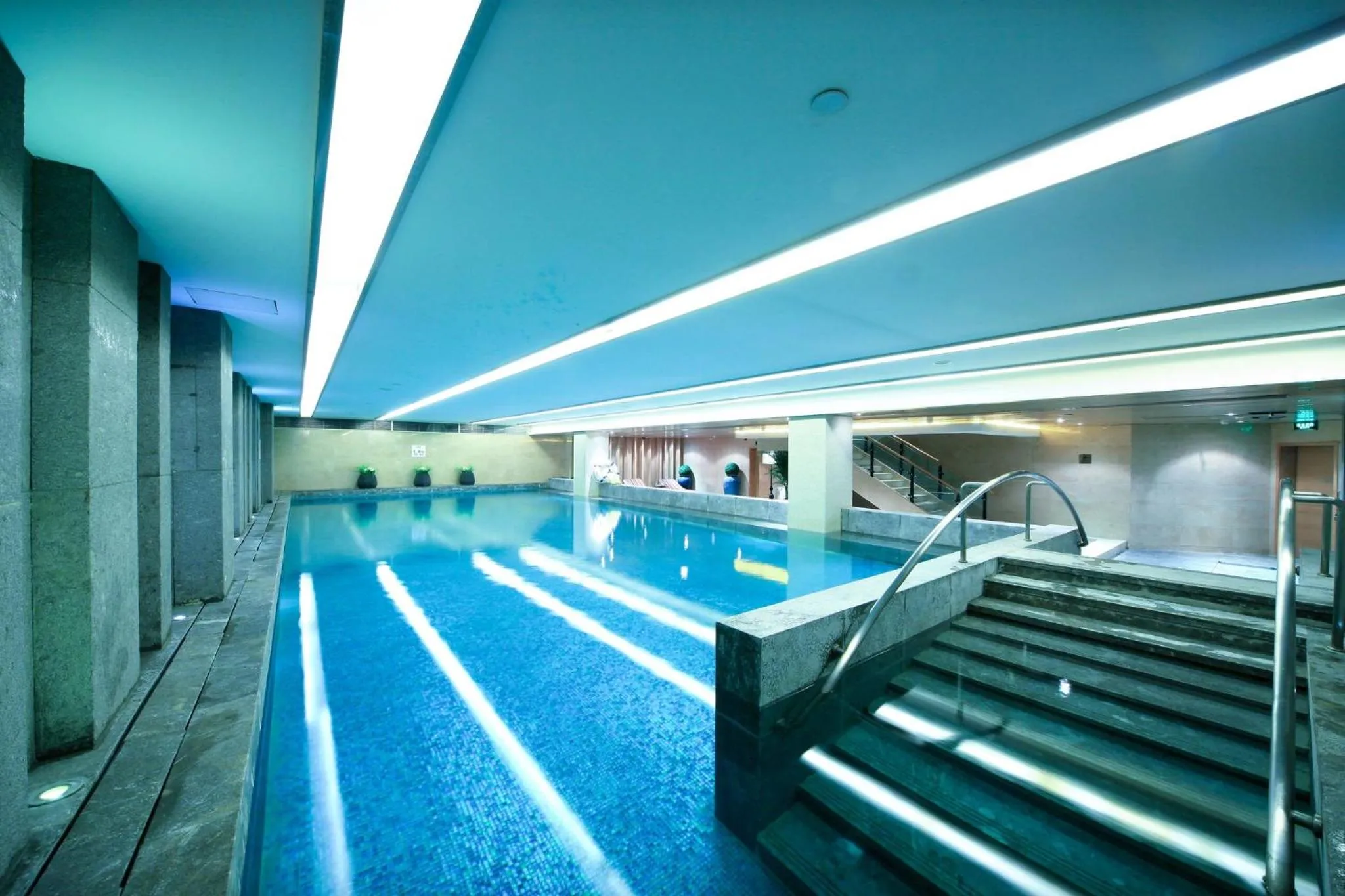 Swimming pool in Holiday Inn Chengdu Oriental Plaza