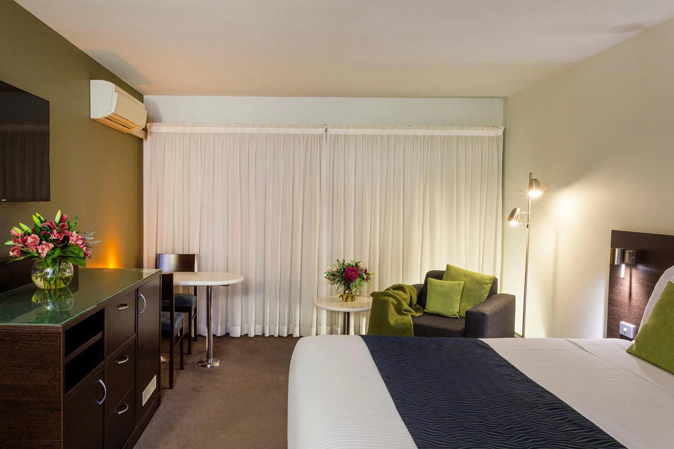 Bedroom, Bed in Station Motel